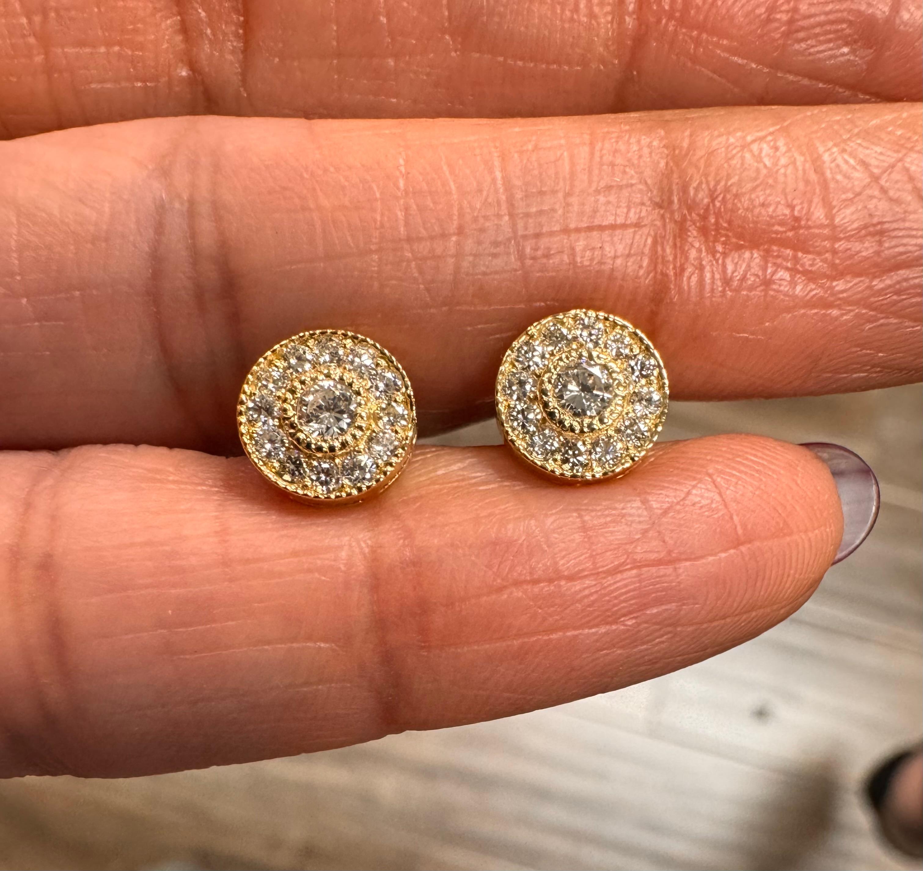 Boucles d'oreilles en or jaune avec diamant naturel de 0,50 carat à taille ronde Pour femmes en vente