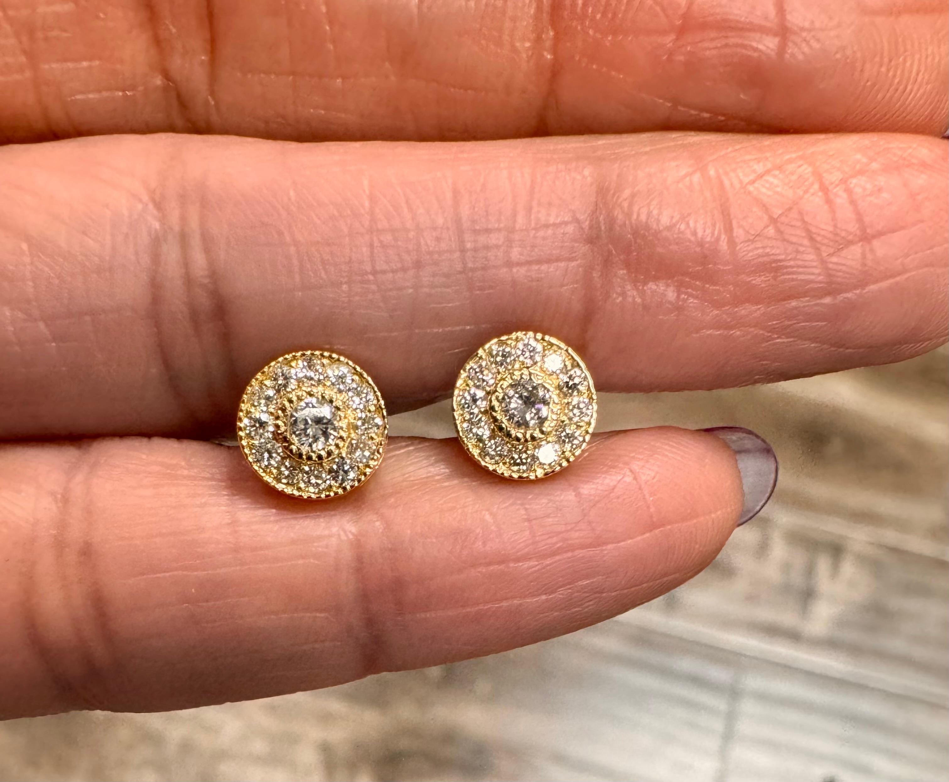 Boucles d'oreilles en or jaune avec diamant naturel de 0,50 carat à taille ronde en vente 2