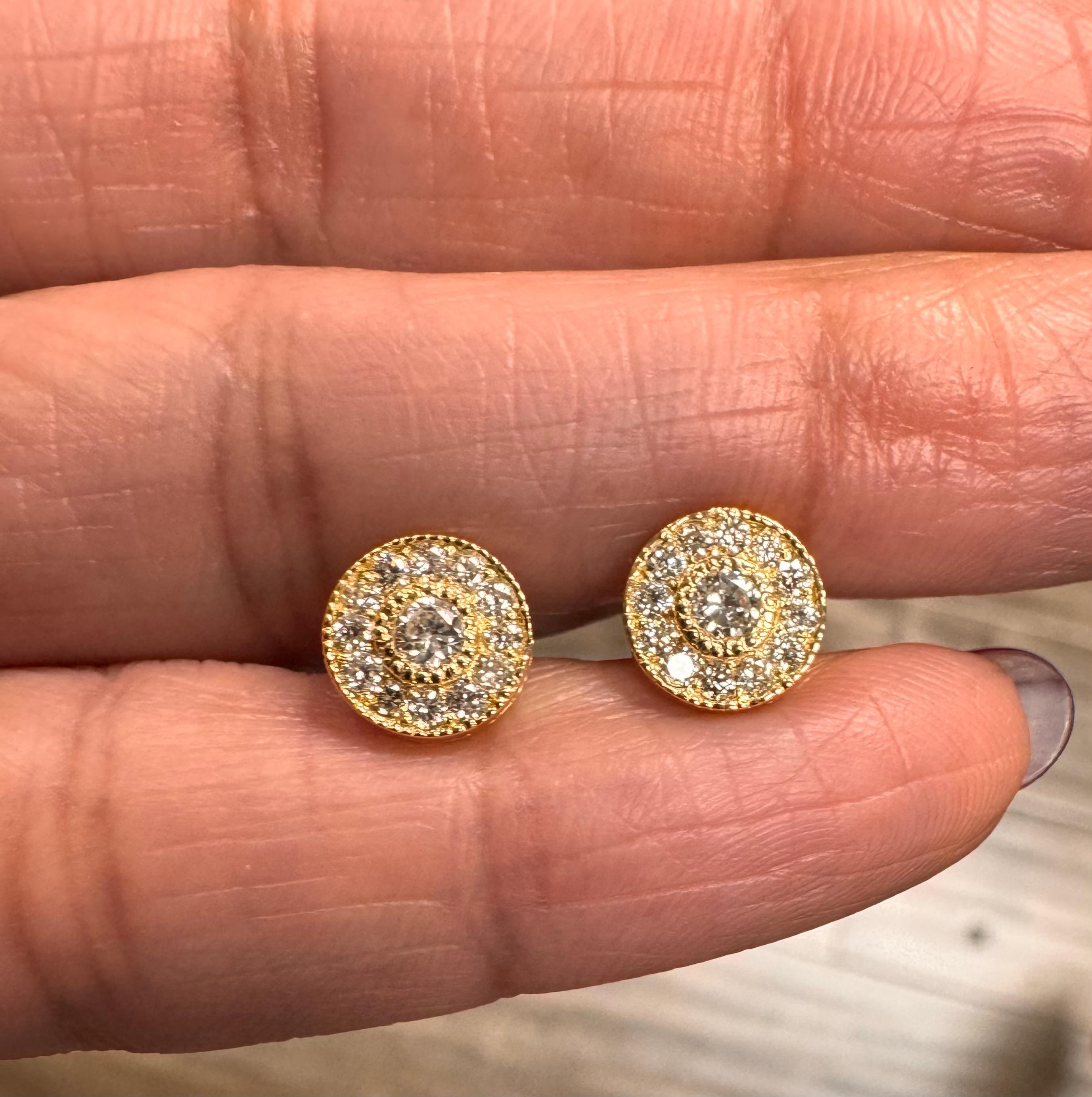 Boucles d'oreilles en or jaune avec diamant naturel de 0,50 carat à taille ronde en vente 3