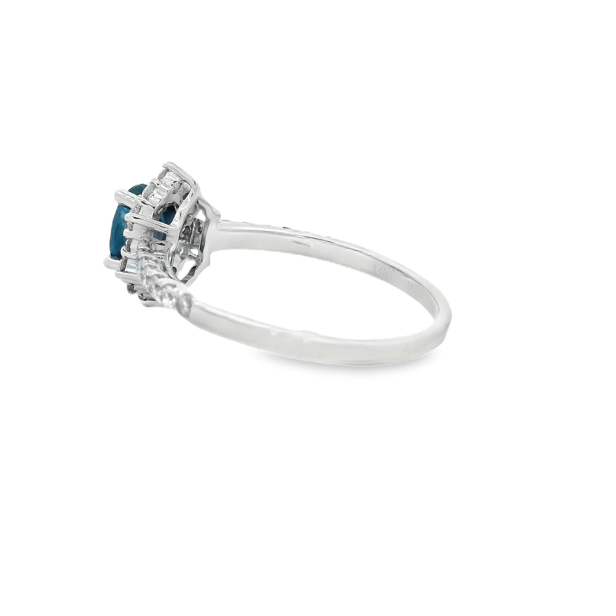 0,50 Karat ovaler blauer Saphir und Diamant Halo Ring in 14K Weißgold Größe 7 im Zustand „Neu“ im Angebot in New York, NY