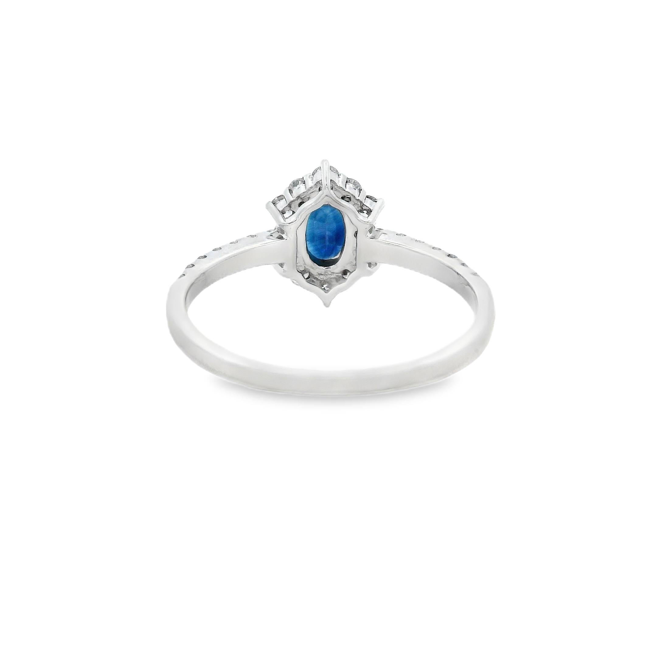 0,50 Karat ovaler blauer Saphir und Diamant Halo Ring in 14K Weißgold Größe 7 für Damen oder Herren im Angebot