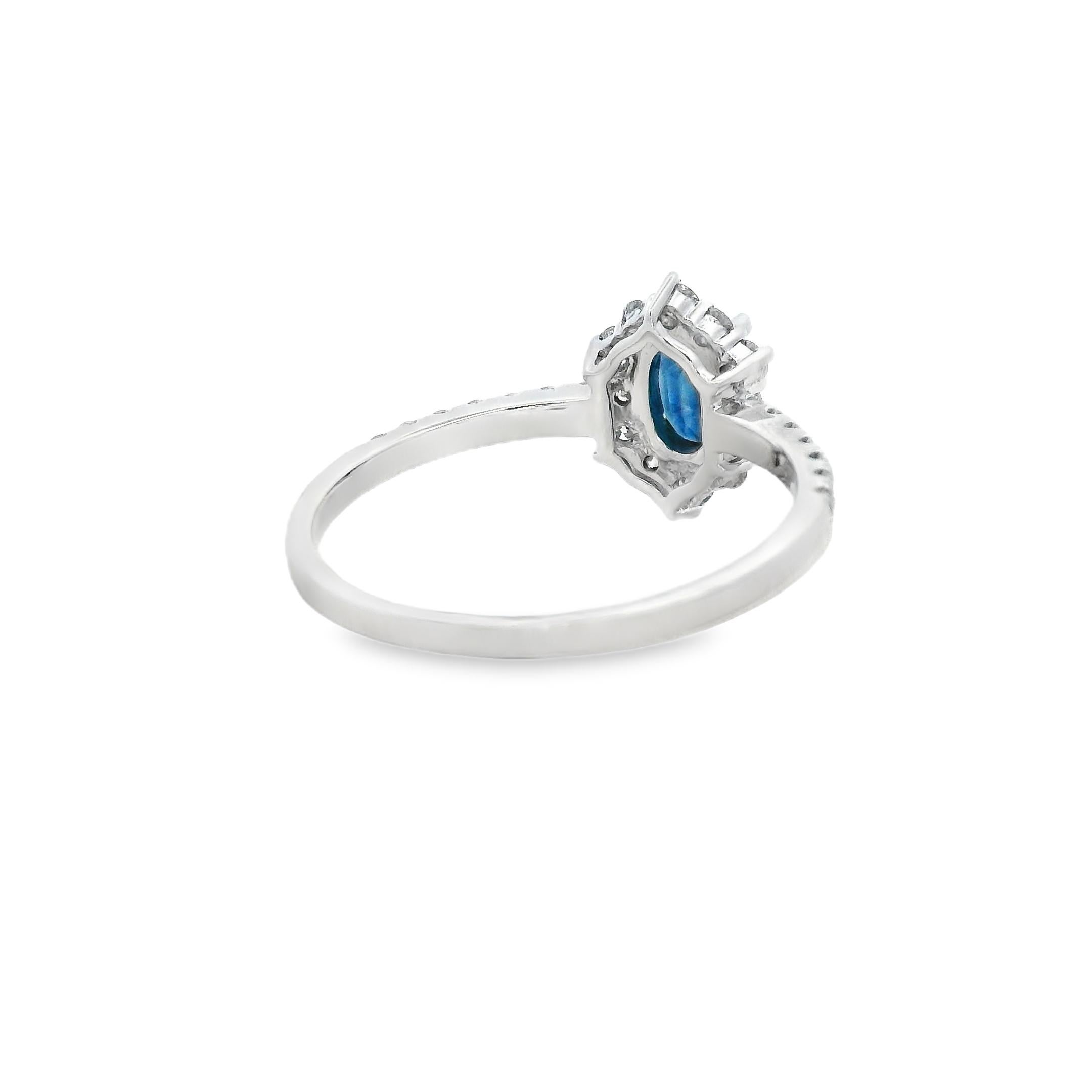 0,50 Karat ovaler blauer Saphir und Diamant Halo Ring in 14K Weißgold Größe 7 im Angebot 1