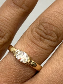 Anello a fascia con diamante taglio ovale da 0,50 carati in oro giallo 14K