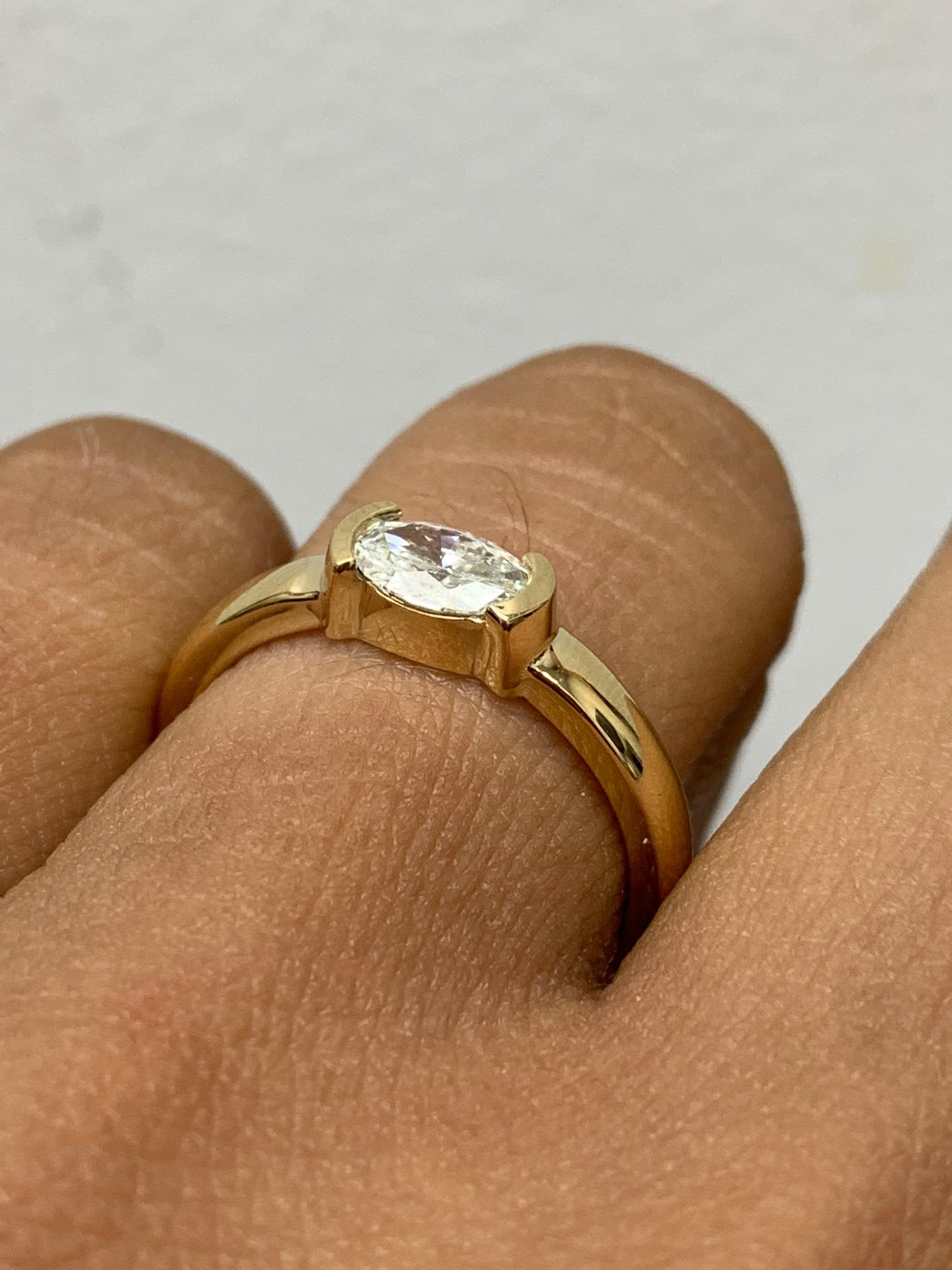 0.50 Carat Oval Cut Diamond Band Ring in 14K Yellow Gold In New Condition For Sale In NEW YORK, NY