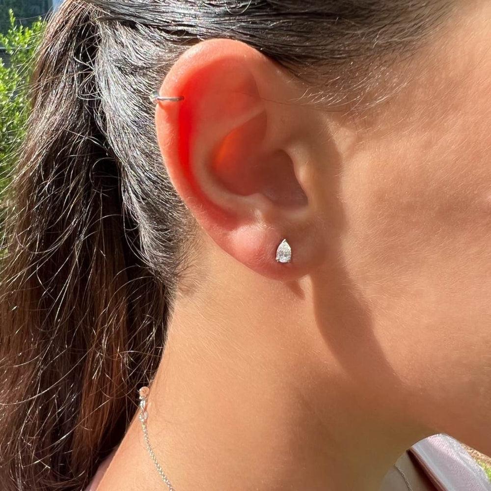 pear shaped diamond earrings