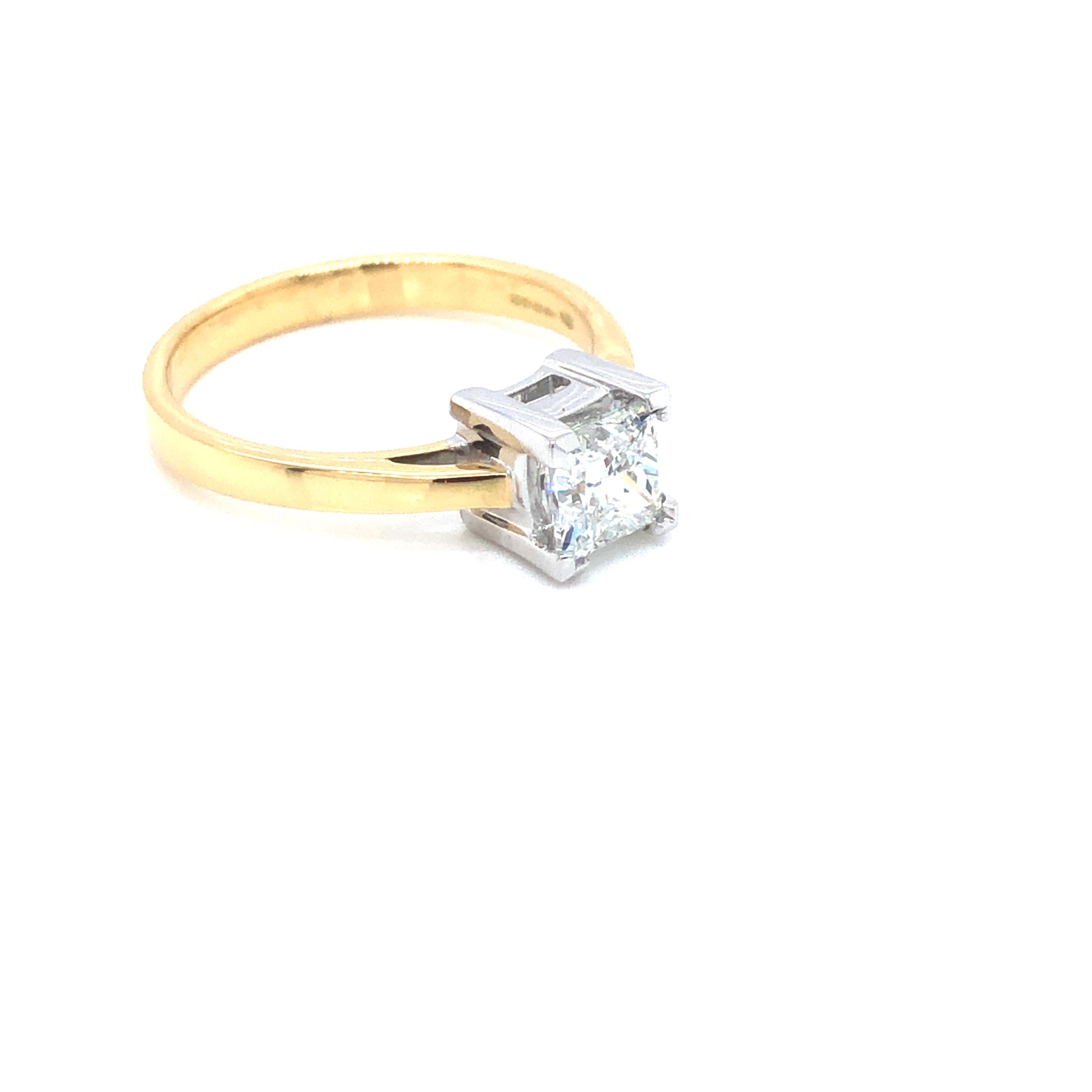 Bague de fiançailles solitaire Hasbani en or 18 carats avec diamant princesse de 0,50 carat en vente 7