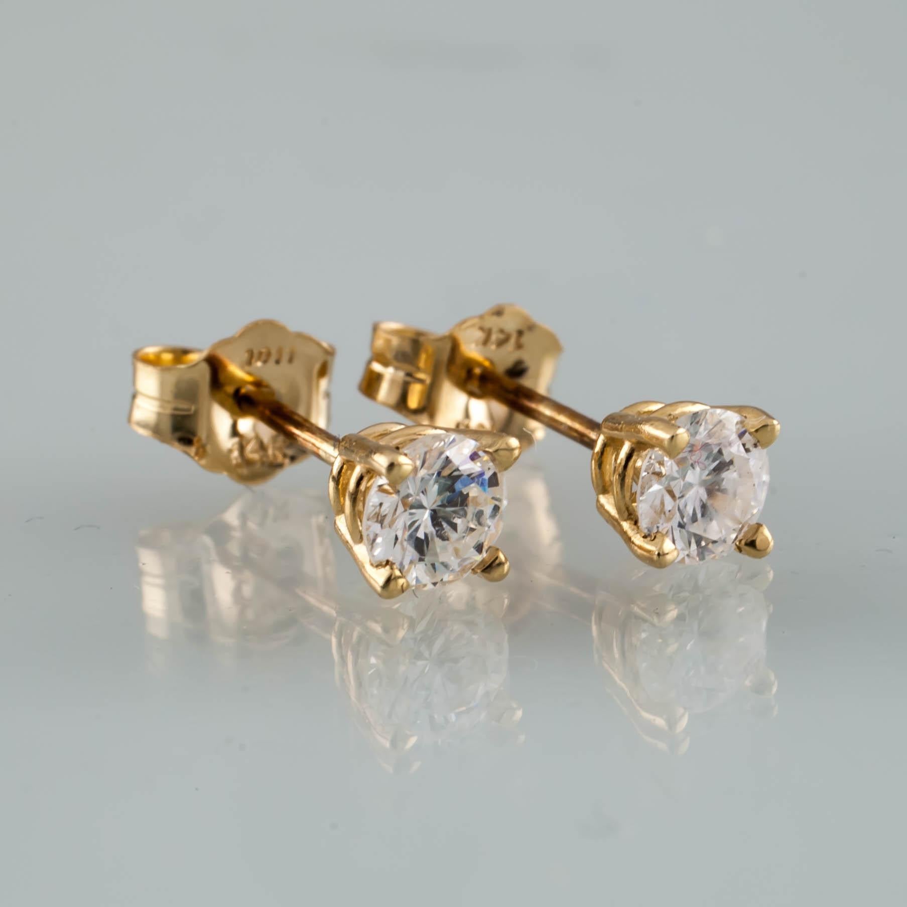 Gorgeous Round Diamond Stud Earrings
14k Yellow Gold Prong Settings w/ Butterfly Backs
Total Diamond Weight = Approximately 0.50 ct
Average Color = G
Average Clarity = VS
Total Mass = 0.73 grams