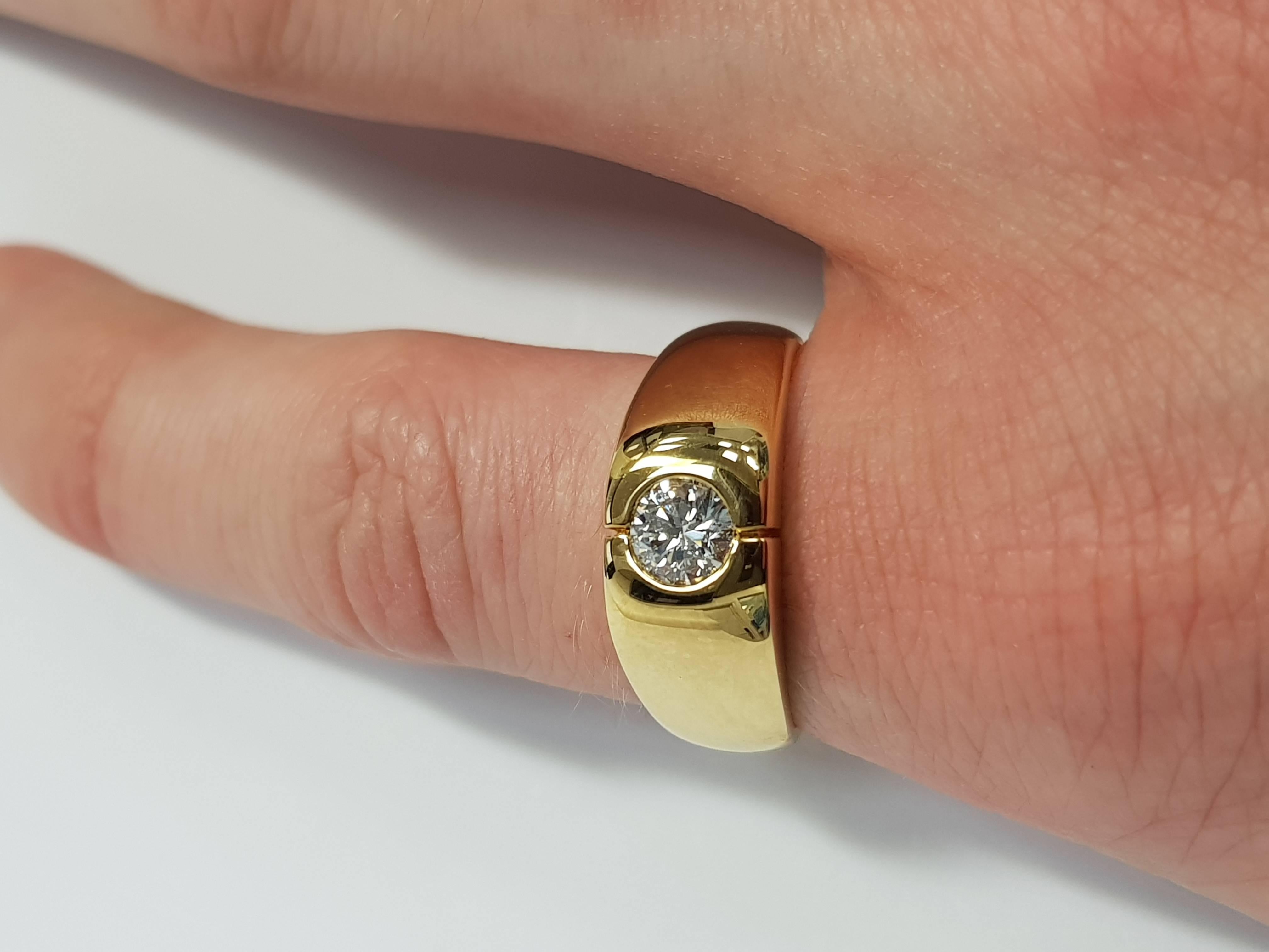 0.50 Carat Round Brilliant White Diamond Men's Signet Style ring is set in 18 Karat Yellow Gold. Size UK - R, US - 8 3/4, color H clarity SI1. Made by Tresor Paris and is available in other Diamond weights and can be made in different sizes upon