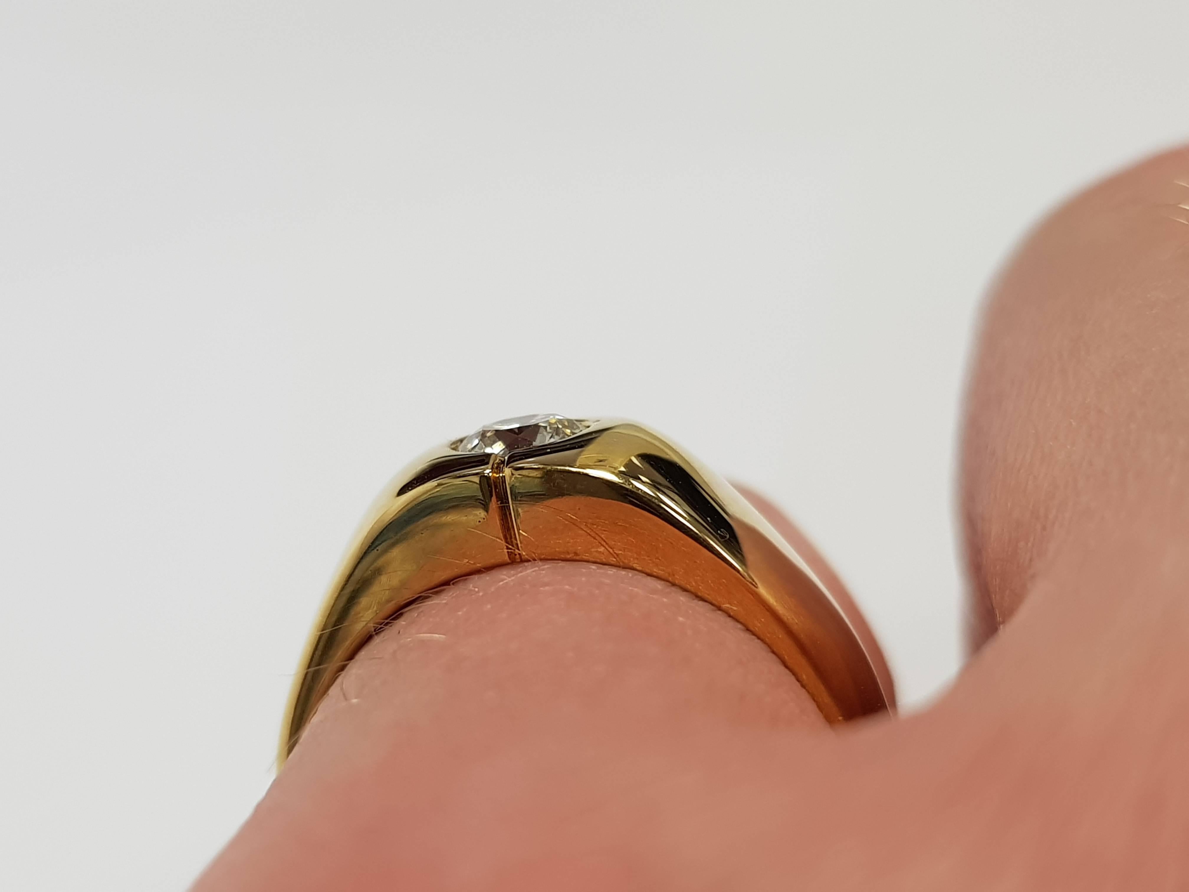 0.50 Carat Round White Diamond 18 KT Yellow Gold Tresor Paris Men's Signet Ring In New Condition In London, GB