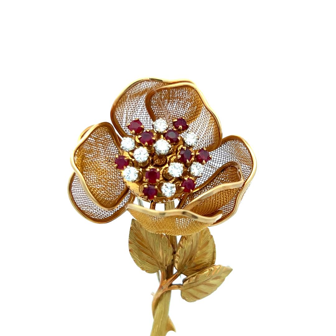 0.50 Carat Ruby 0.46 Carat Round Brilliant H SI Diamond 18K YG Pin Brooch en vente 1