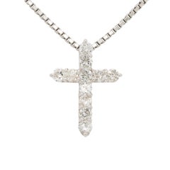 Collier pendentif croix en platine avec petit diamant de 0,50 carat