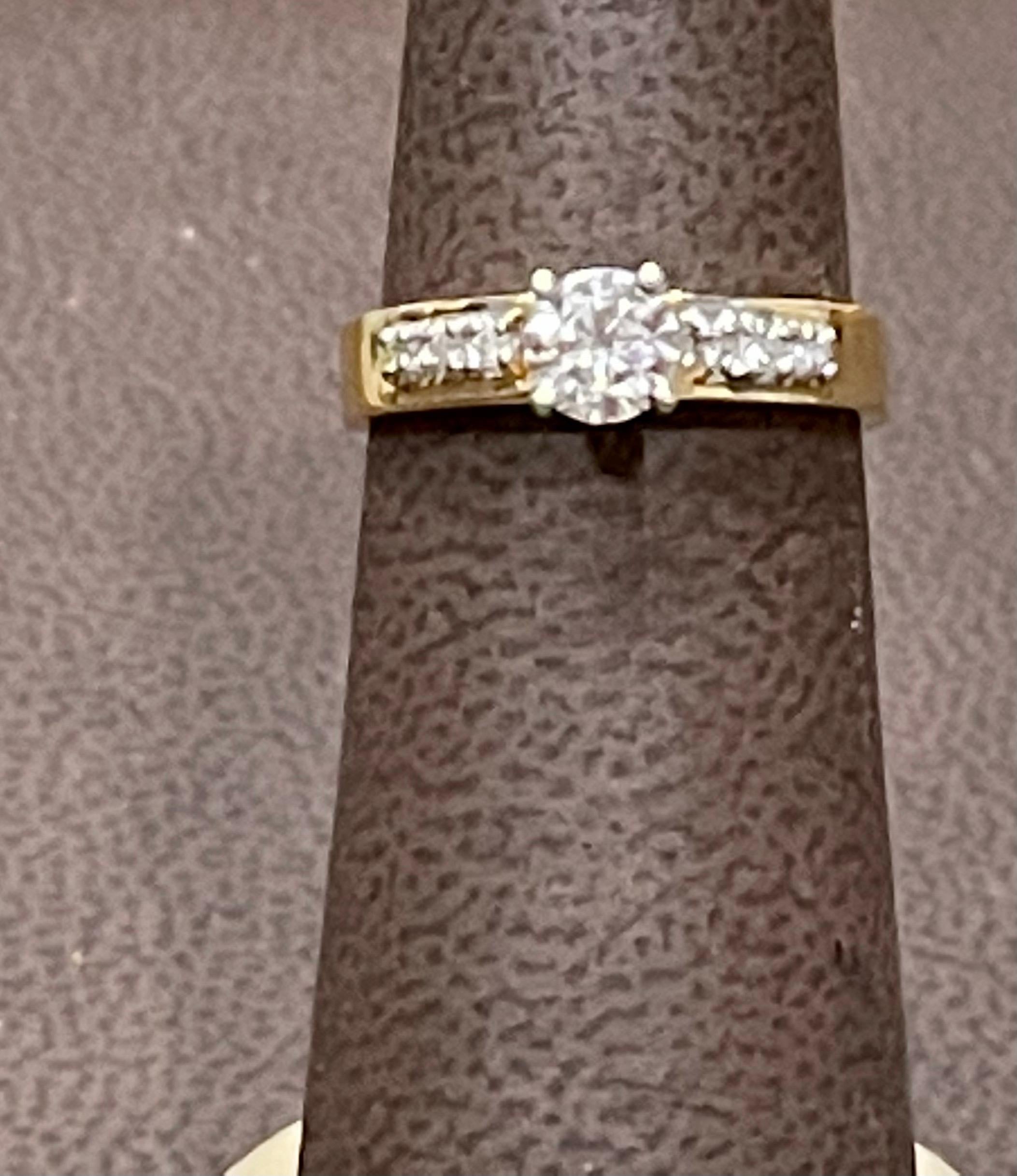 Bague/anneau traditionnel en or jaune 14 carats avec diamant solitaire de 0,50 carat en vente 7