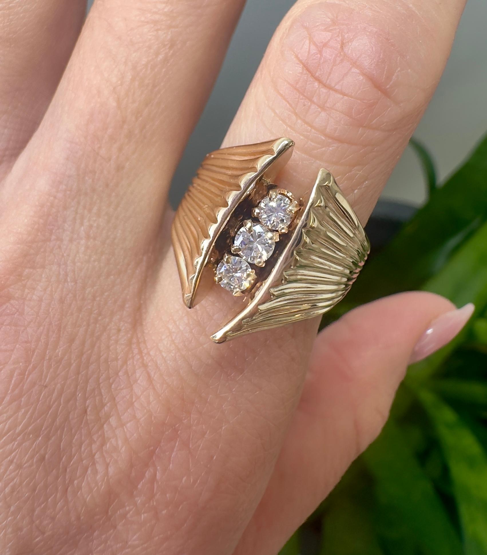 0.50 Carat Total Diamonds in 14k Yellow Gold Vintage Ring In Good Condition For Sale In Houston, TX