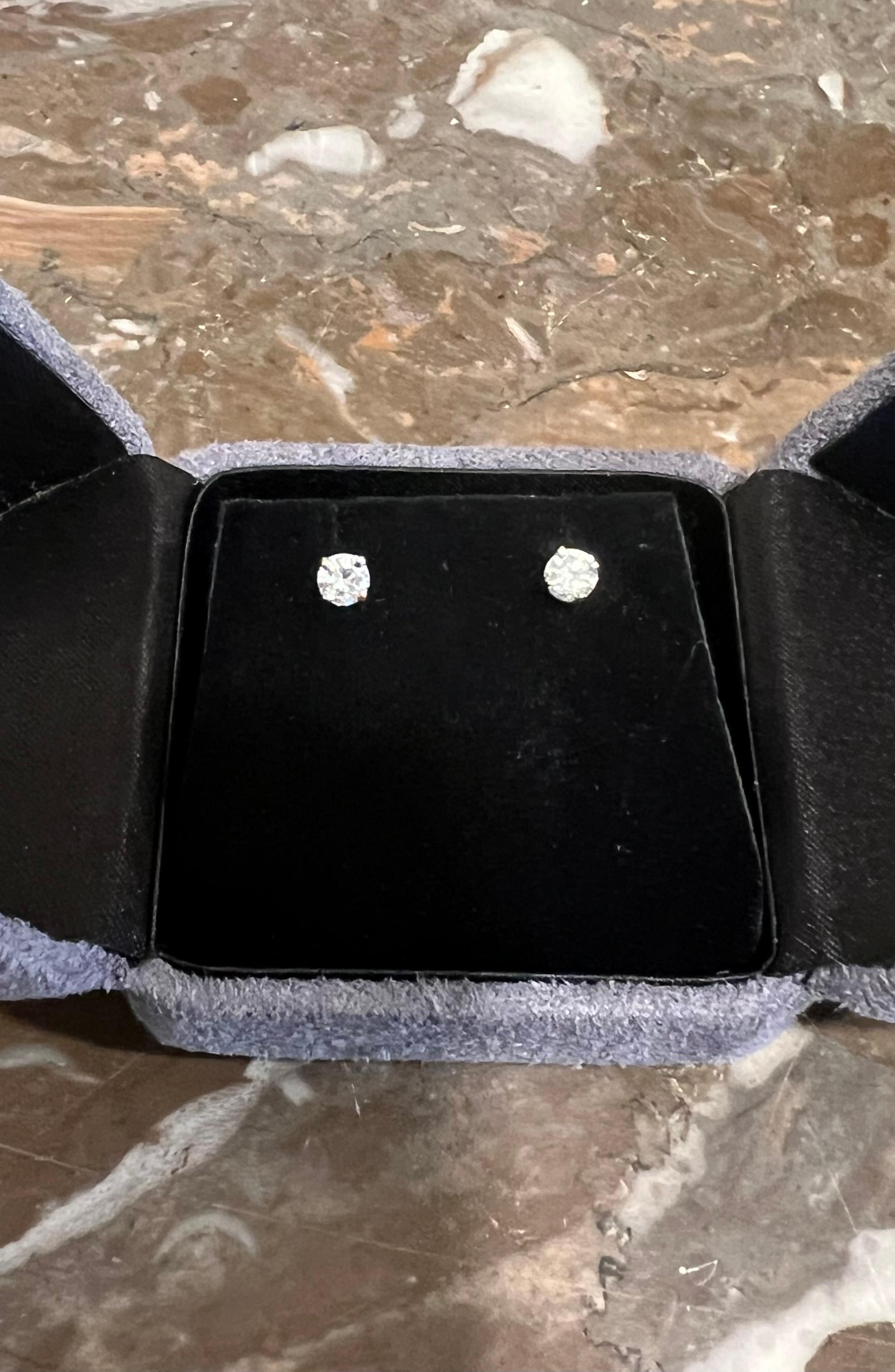 0,50 Karat F/G VVS natürliche Diamanten 18 Karat Weißgold Ohrstecker im Zustand „Hervorragend“ im Angebot in Paris, FR