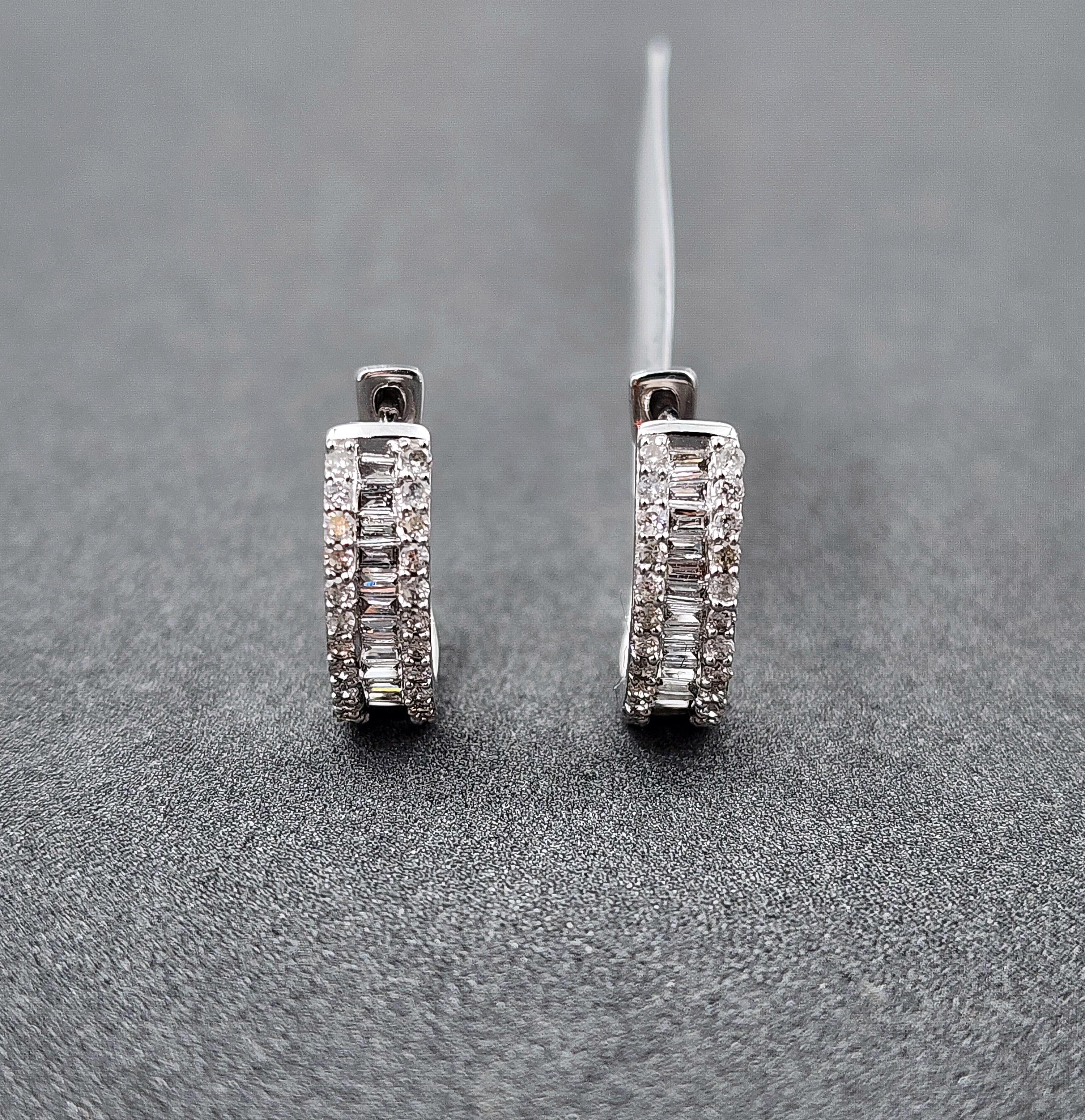 0.50 ct Diamond Huggies In New Condition For Sale In Chicago, IL