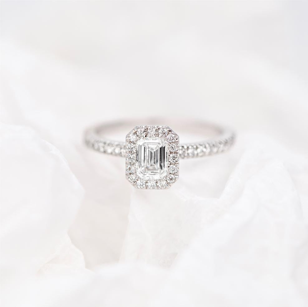 0.50 ct Emerald Cut Diamond Solitaire, Diamond Solitaire Ring with Edge Stone In New Condition For Sale In ISTANBUL, TR