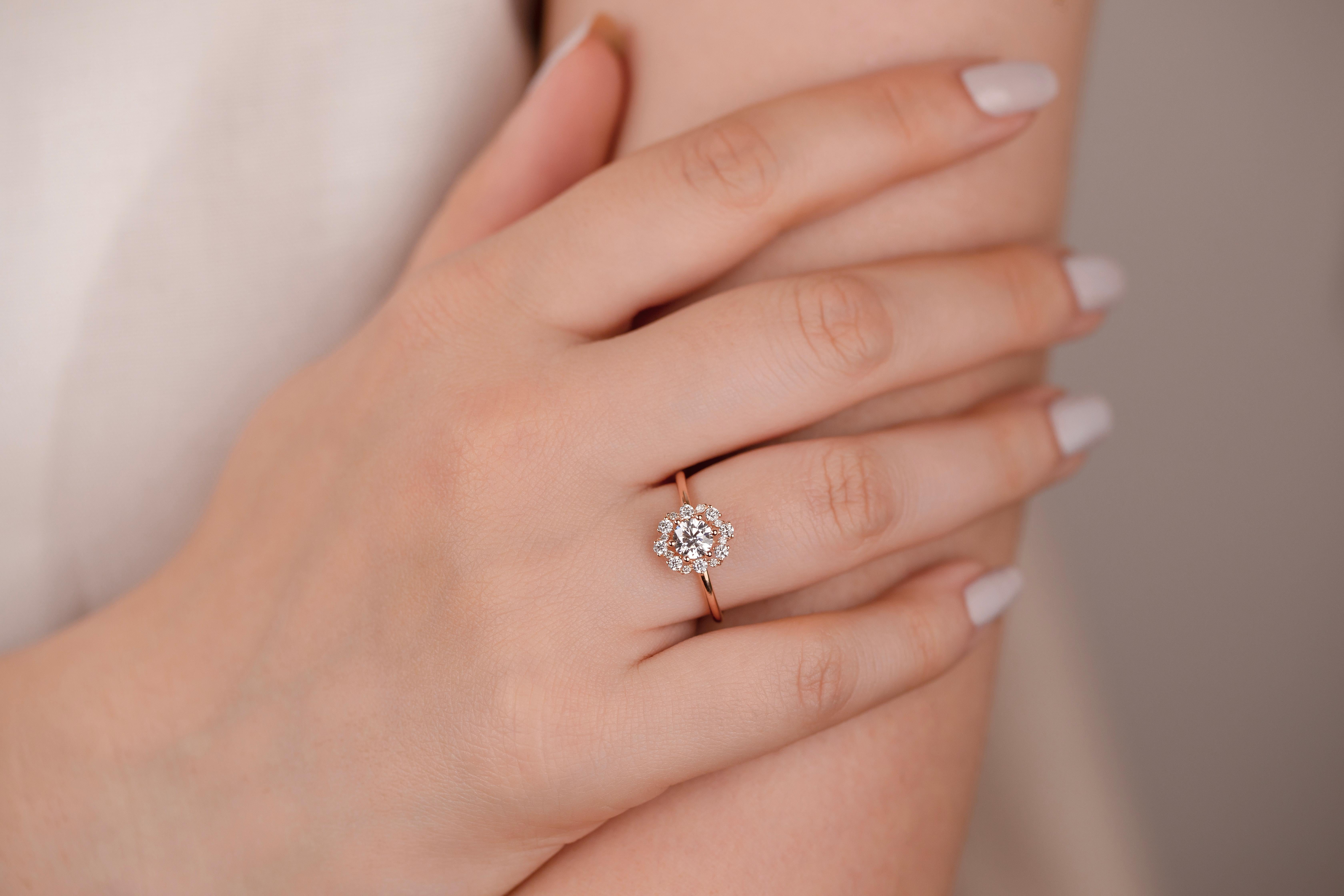 0.50 ct Round Cut Diamond Solitaire, Diamond Solitaire Ring with Edge Stone For Sale 6