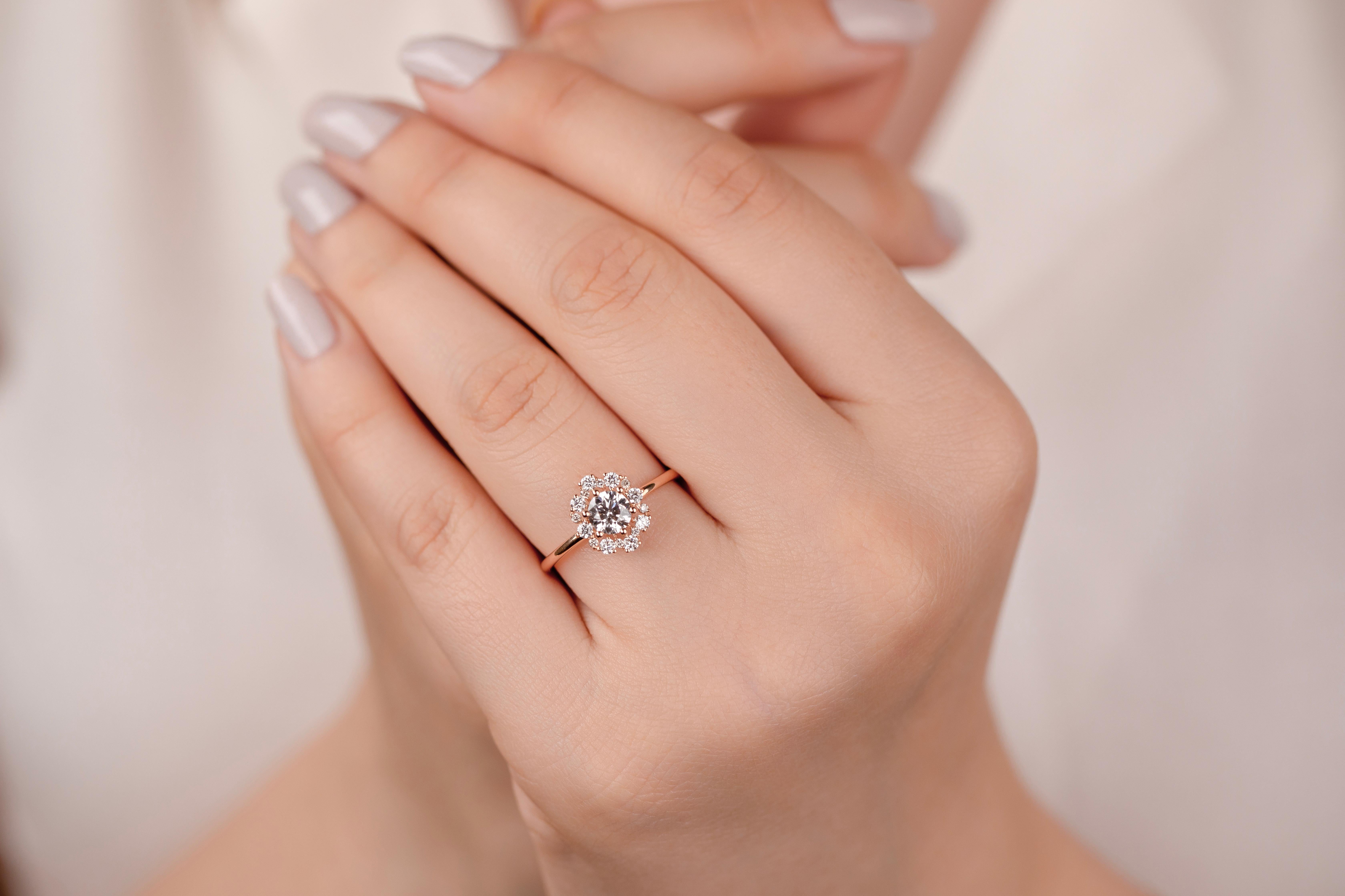 0.50 ct Round Cut Diamond Solitaire, Diamond Solitaire Ring with Edge Stone For Sale 3