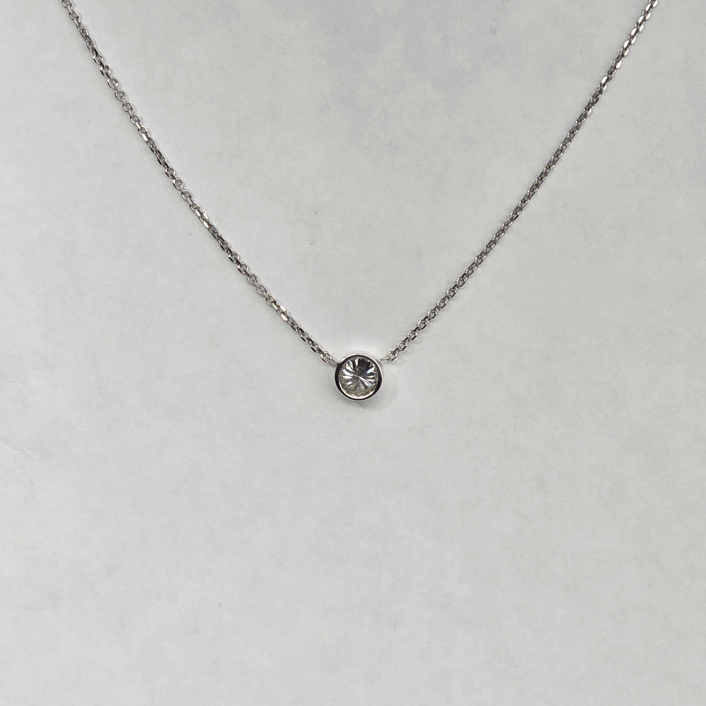 0,50ct Bezel Set Diamant-Anhänger Halskette 14KT Weißgold Weihnachtsgeschenk NY für Damen oder Herren im Angebot