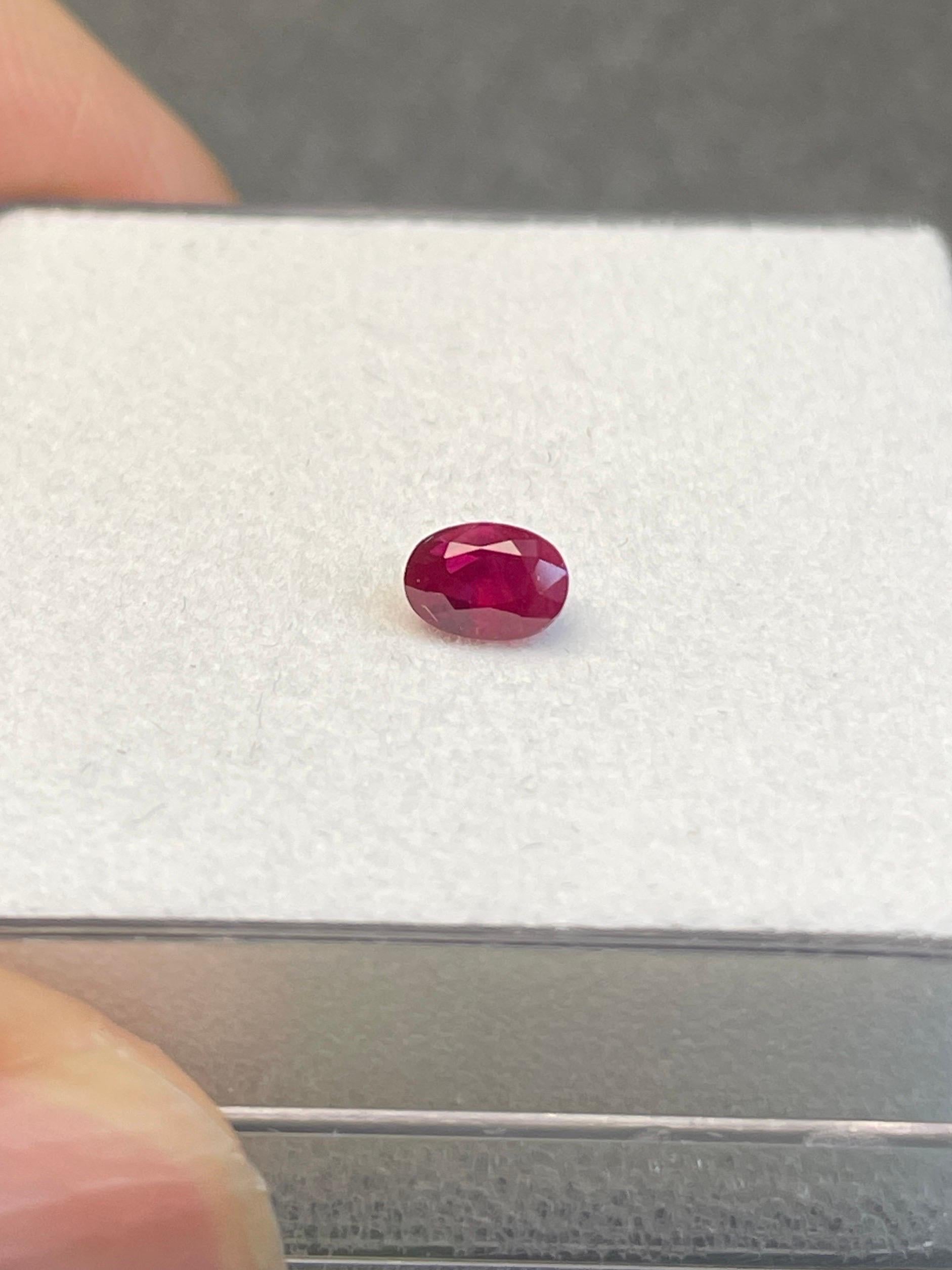 Oval Cut 0.50carats Burma ruby Unheated pigeon blood color with Gia certificate For Sale