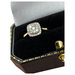 0,50 Karat Diamant-Cluster-Verlobungsring in Kissenform aus 10-karätigem Gold von M. Hill.