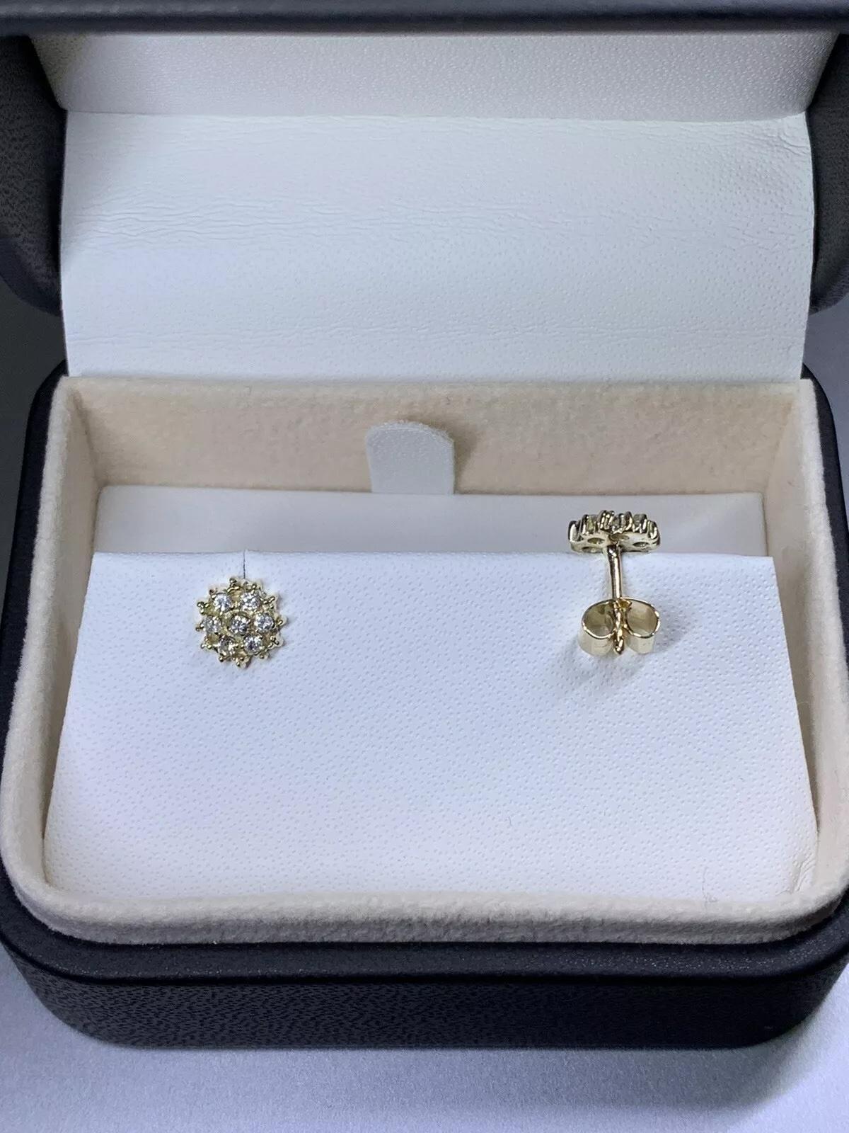 Boucles d'oreilles en or jaune 14ct avec solitaire de 0,50 ct de diamants Neuf - En vente à London, GB