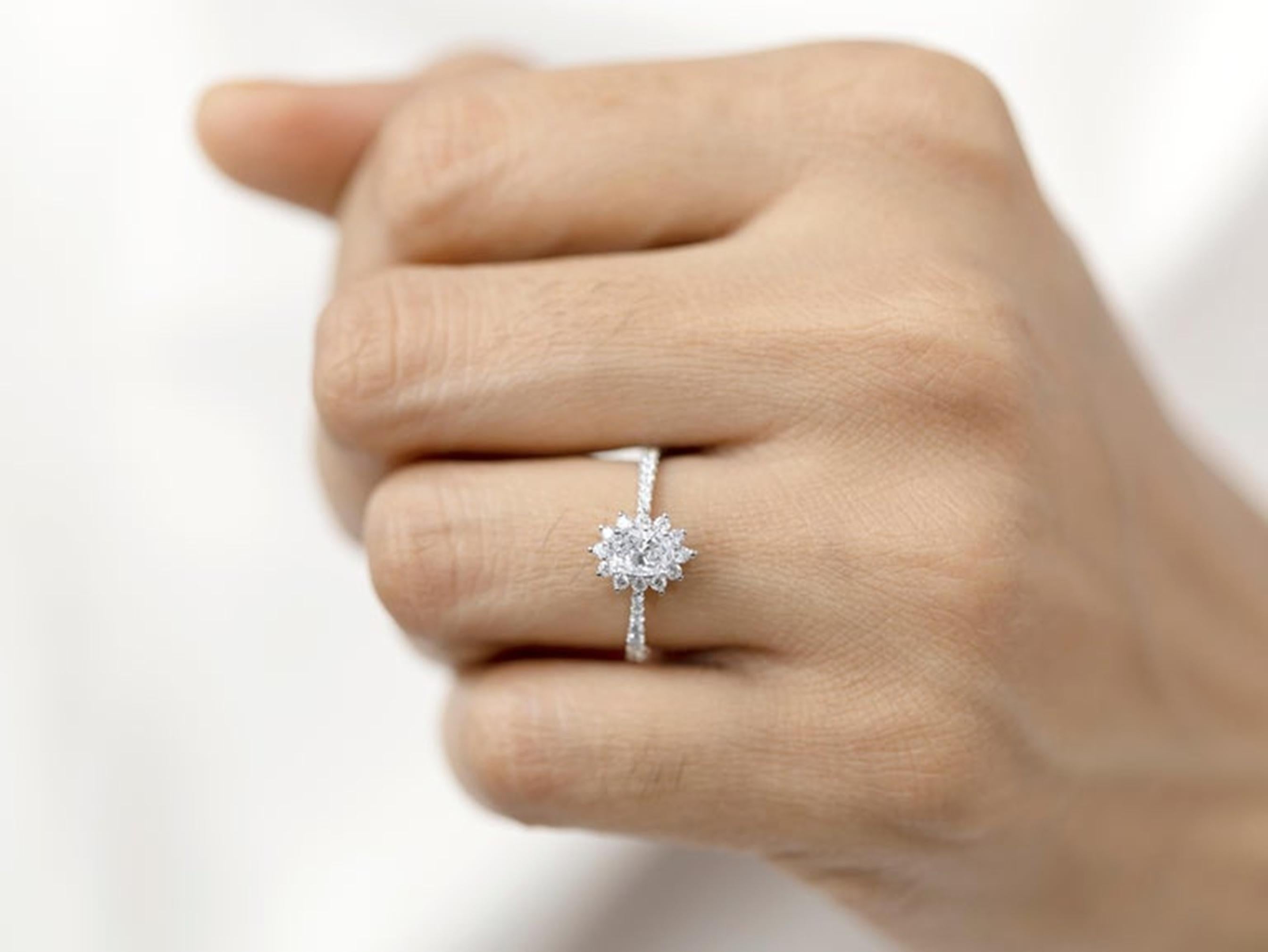 Informe GIA Certificado 0,50 Quilates G VS Diamante talla oval 18k Halo Anillo de compromiso en venta 3