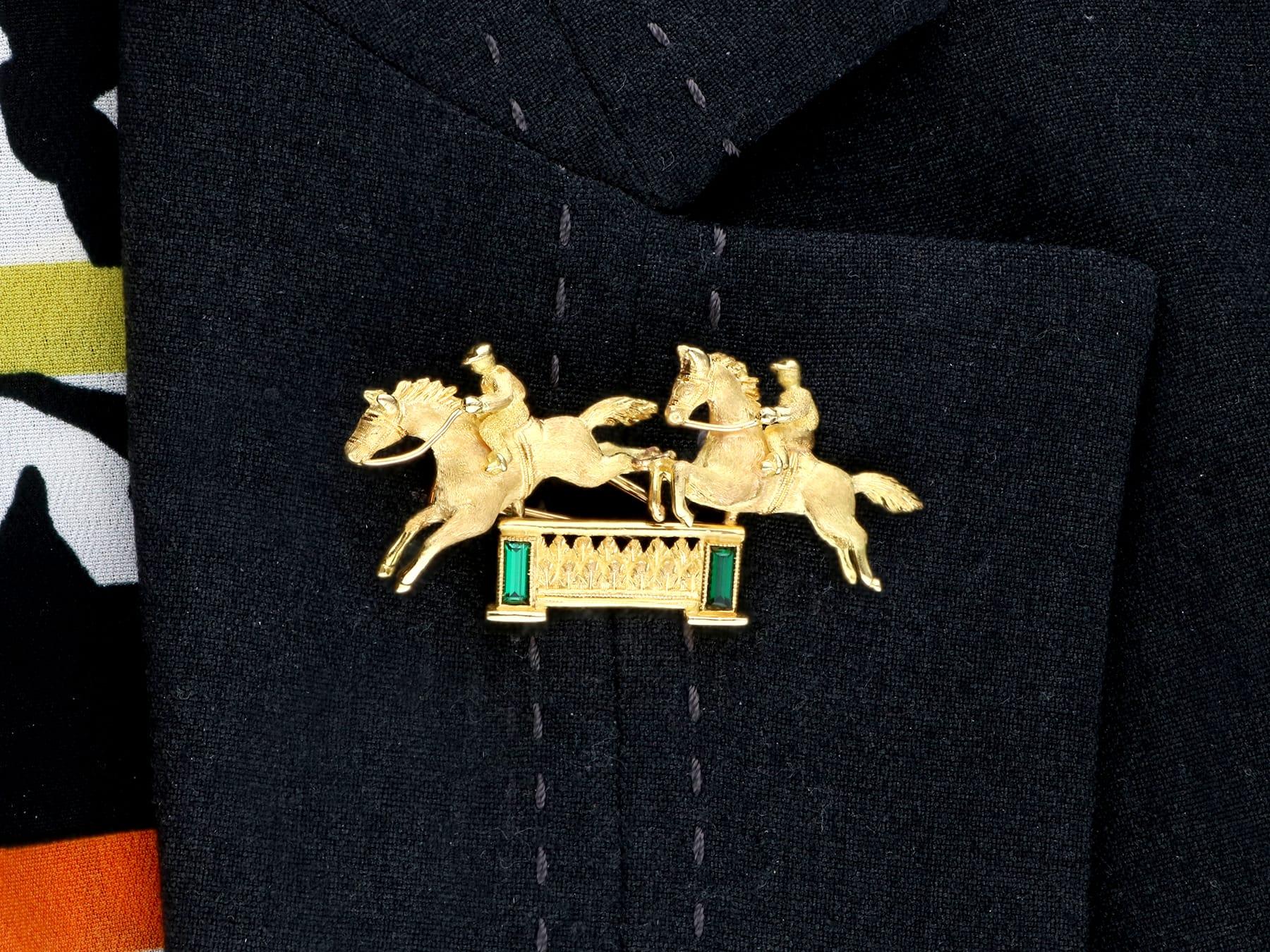 Green Tourmaline and 18k Yellow Gold Double Horse and Jockey Brooch For Sale 5