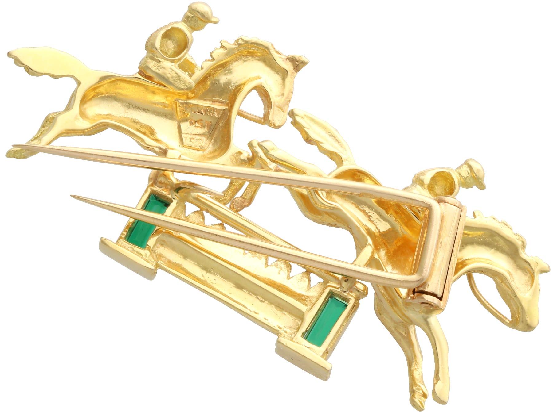 Women's or Men's Green Tourmaline and 18k Yellow Gold Double Horse and Jockey Brooch For Sale