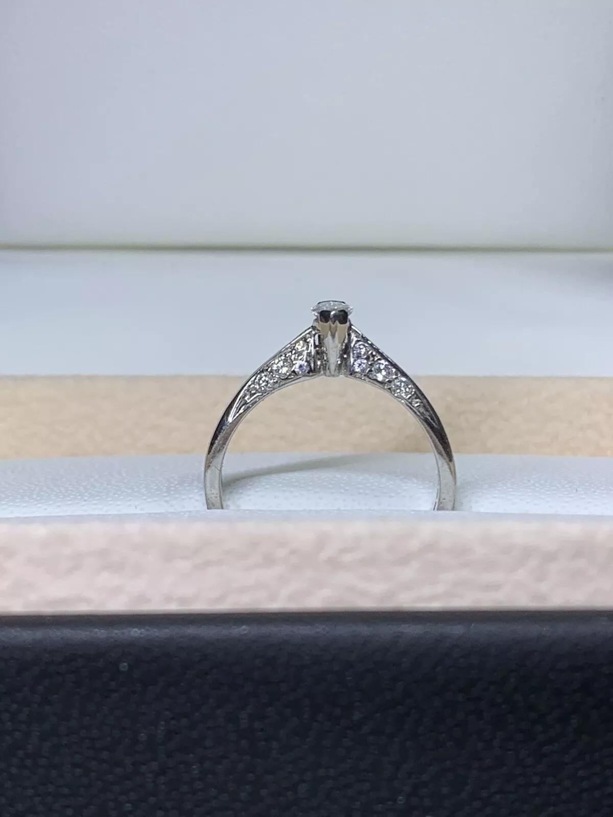 Bague de fiançailles solitaire victorienne en or 18 carats avec diamant marquise de 0,50 carat Neuf - En vente à London, GB