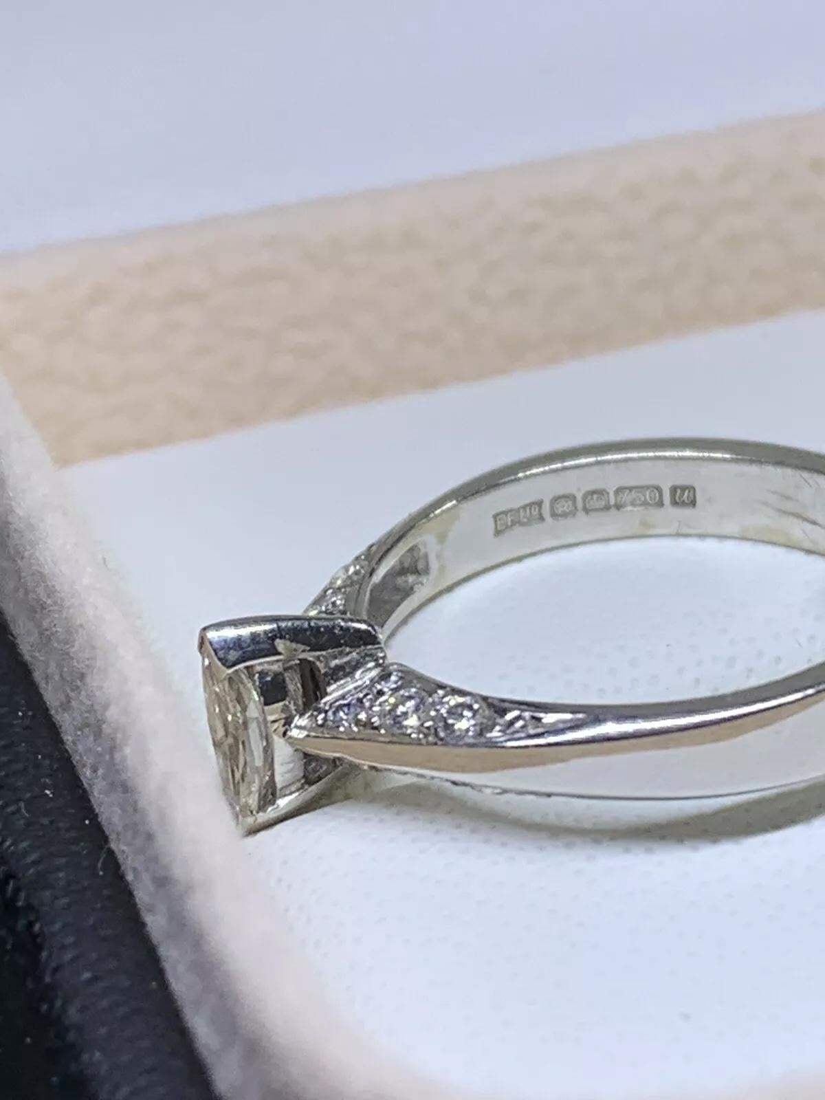 Bague de fiançailles solitaire victorienne en or 18 carats avec diamant marquise de 0,50 carat Unisexe en vente
