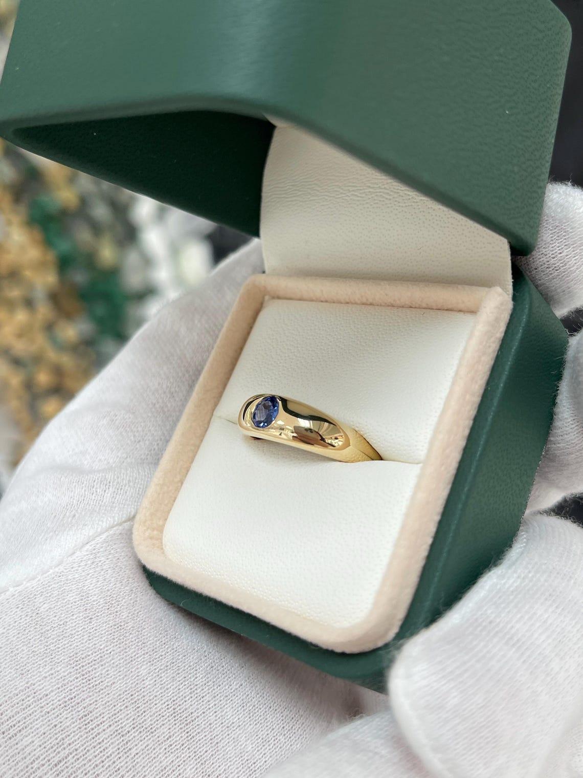 Un saphir rond naturel de 0,50ct crée une bague solitaire classique d'un bleu profond Neuf - En vente à Jupiter, FL
