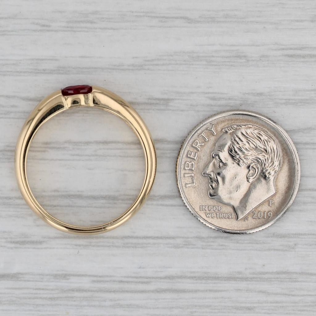 0,50 ct Anillo solitario de rubí ovalado Oro amarillo de 18 k Tamaño 6,5 Anillo apilable en venta 2