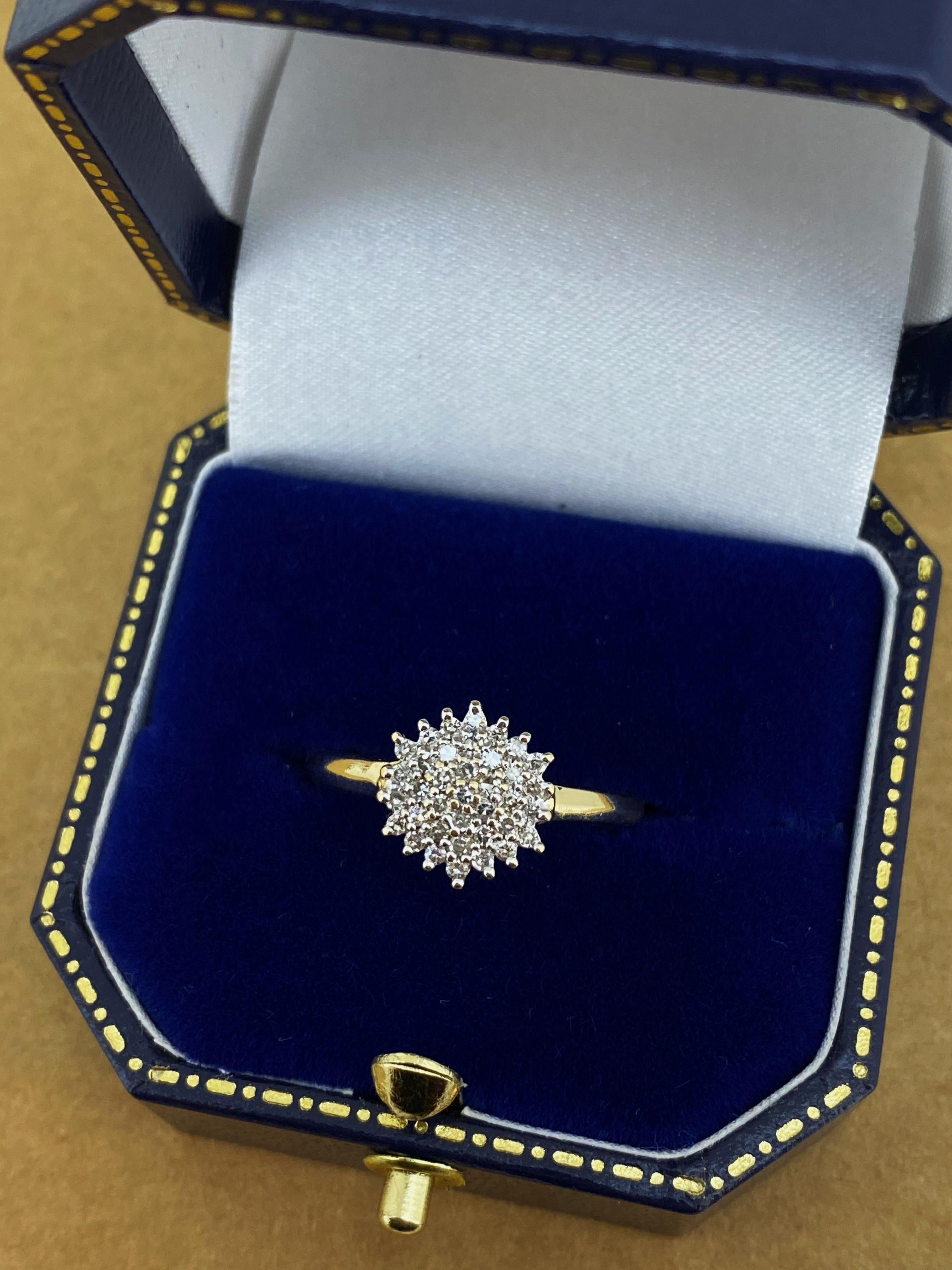 Bague en or jaune 18 carats en forme de fleur « rose » avec diamants sertis en pavé de 0,50 carat Excellent état - En vente à MELBOURNE, AU