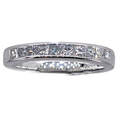 0,50 ct Diamante talla princesa engastado en canal Alianza de Platino