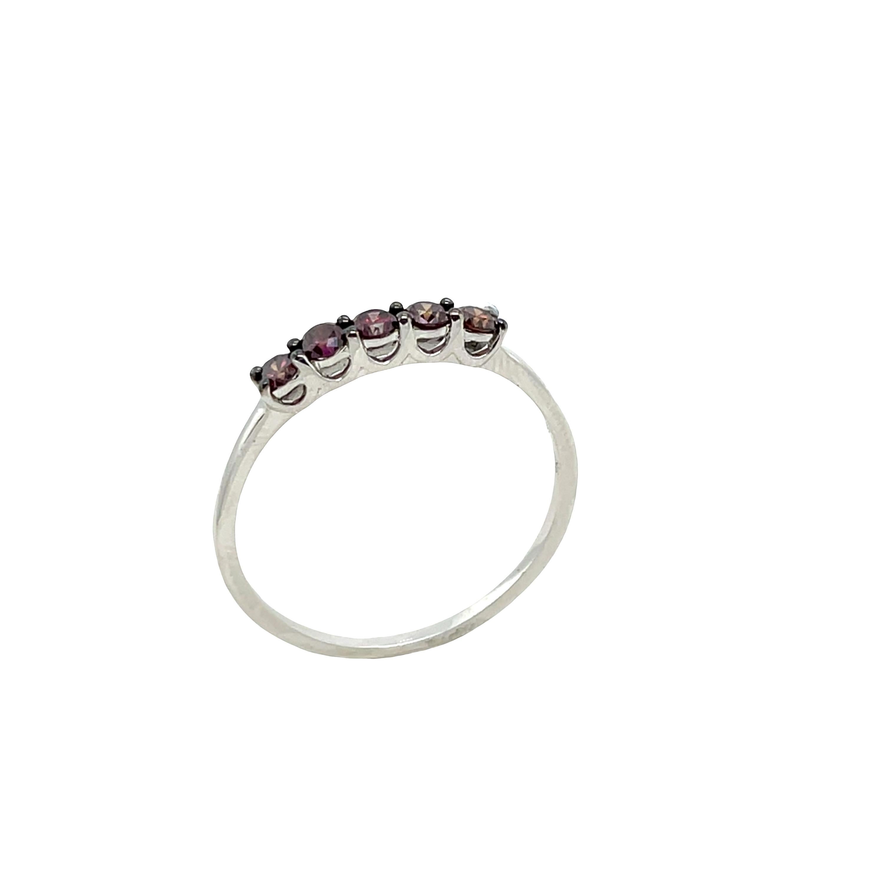 0,50ct lila Diamant Fünf Stein Band Ring in 9ct Weißgold Damen im Angebot