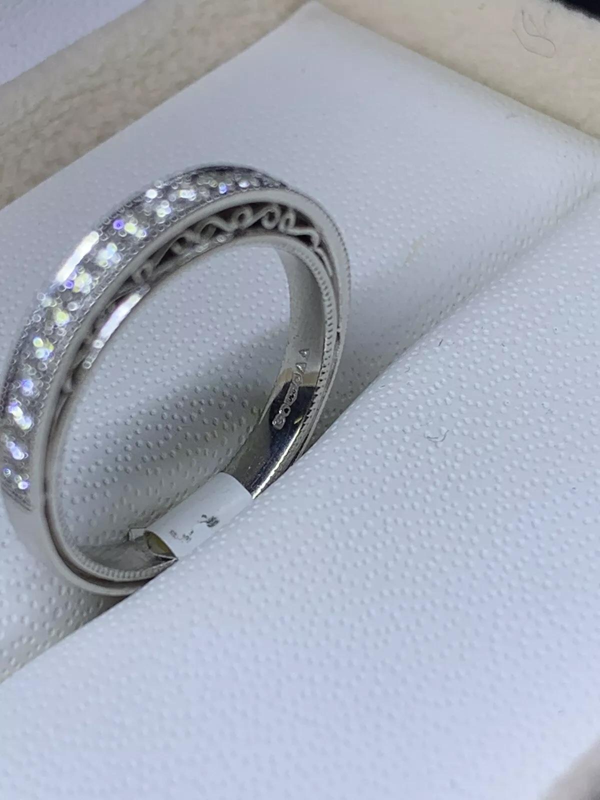 da uomo o donna Anello di fidanzamento eternità con pavé di diamanti rotondi da 0,50 carati in platino in vendita