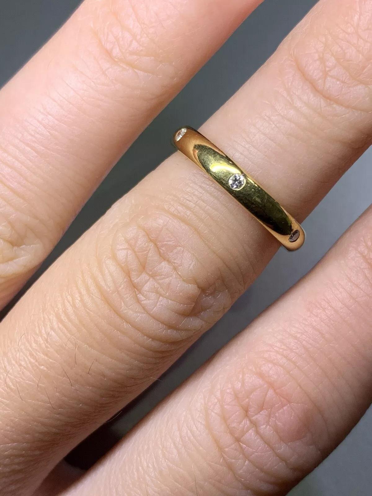 0.50ct round diamond wedding ring 18k yellow gold.

Plain classic wedding band with diamonds.

I size.

Diamond weight 0.50ct F colour VS1 clarity.

The ring can be resized.

Box and valuation included.

Classic wedding ring playing band with