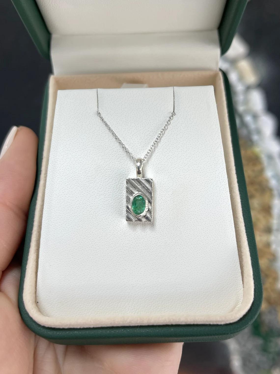 Modern 0.50ct SS Unisex Natural Oval Emerald Bezel Solitaire Silver Pendant Necklace For Sale