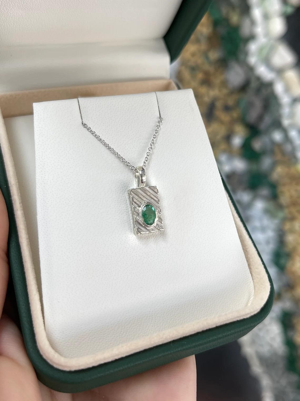 Oval Cut 0.50ct SS Unisex Natural Oval Emerald Bezel Solitaire Silver Pendant Necklace For Sale