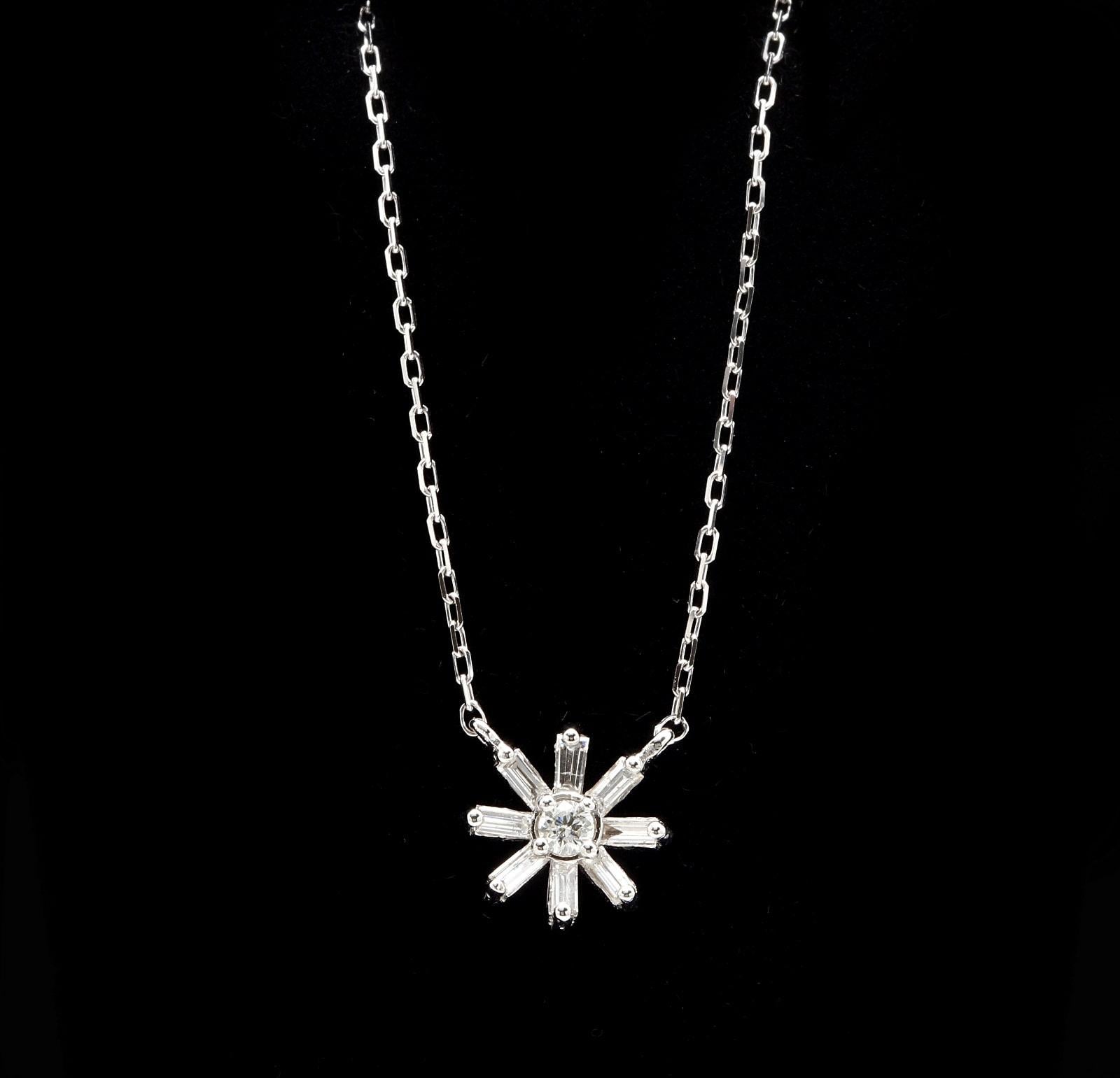 0.50Ct Splendid 14k Solid White Gold Chain Necklace

Amazing looking piece!

Total Natural Baguette & Round Diamond Weight is: Approx. 0.50 Carats (G-H / SI1-SI2)

Center Diamond is: 0.10 points

Chain Length is: 16 inches (can adjusted to