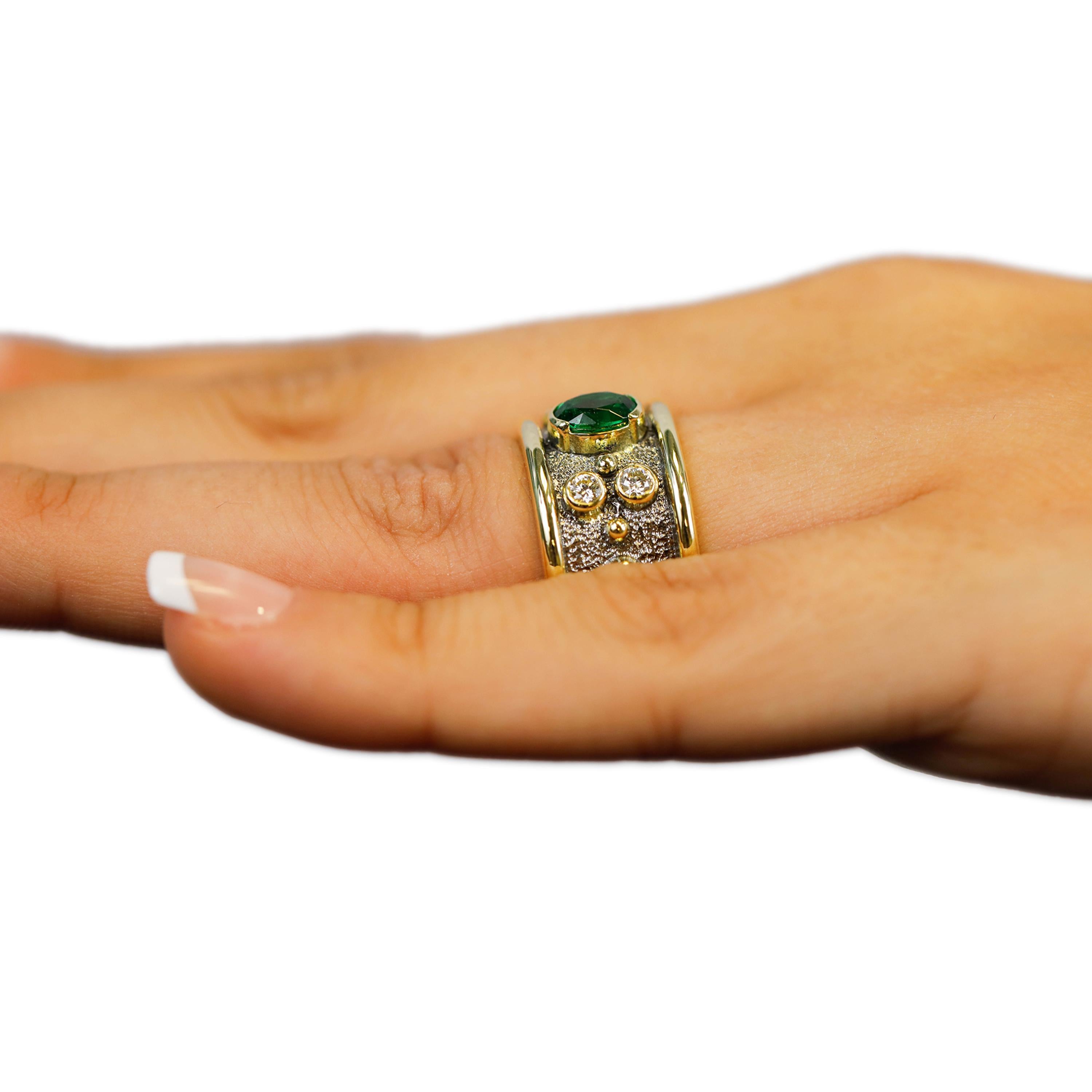 Contemporary 0.50 Carat Tsavorite 1 Carat Diamond 18k Yellow Gold Cigar Band Ring US Size 6 For Sale