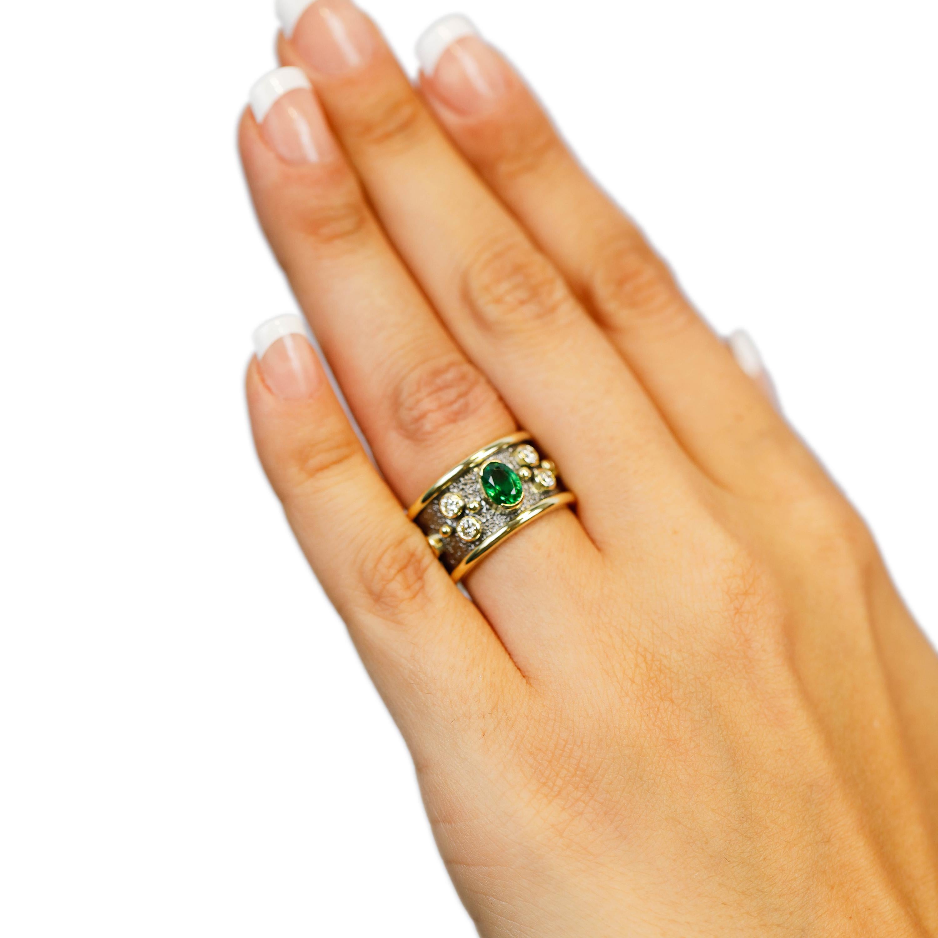 Round Cut 0.50 Carat Tsavorite 1 Carat Diamond 18k Yellow Gold Cigar Band Ring US Size 6 For Sale