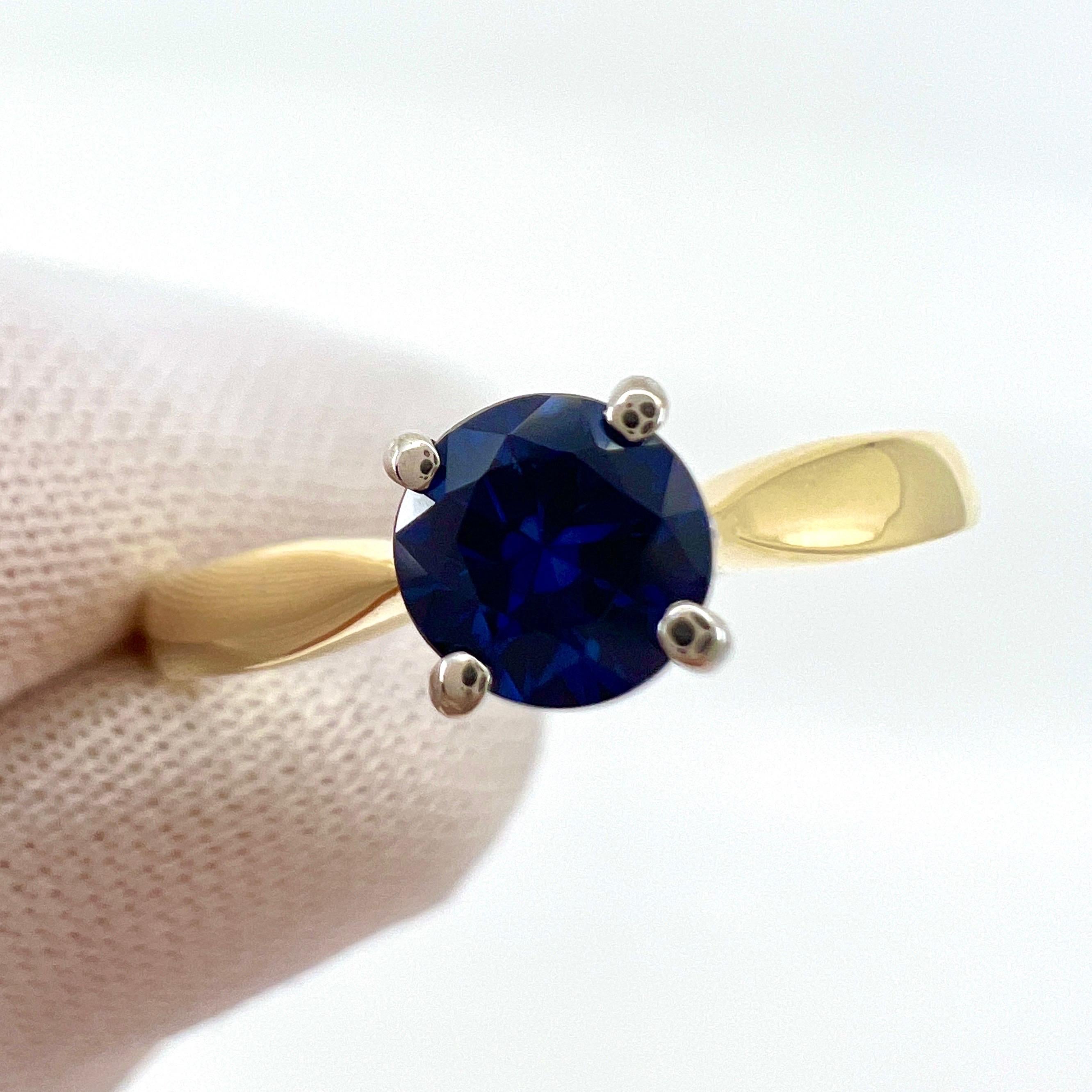 0.50ct Vivid Cornfower Blue Ceylon Sapphire Round Cut 18k Gold Solitaire Ring For Sale 3
