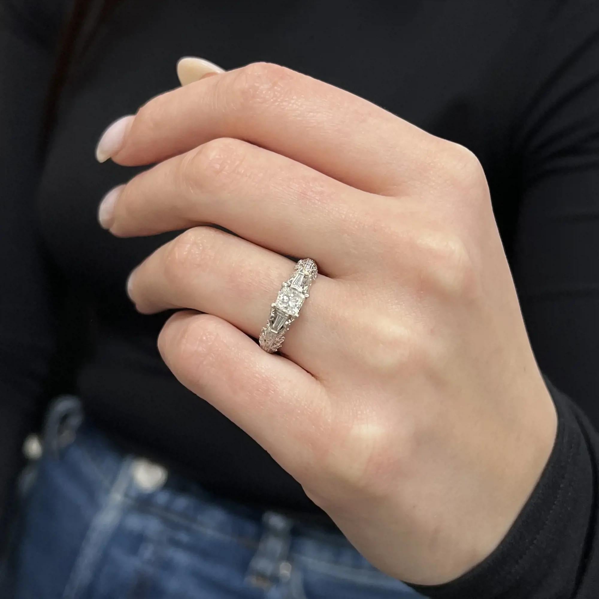 0,50Cttw Prinzessinnenschliff Diamant-Verlobungsring 18K Weißgold Größe 6,25 im Zustand „Hervorragend“ im Angebot in New York, NY