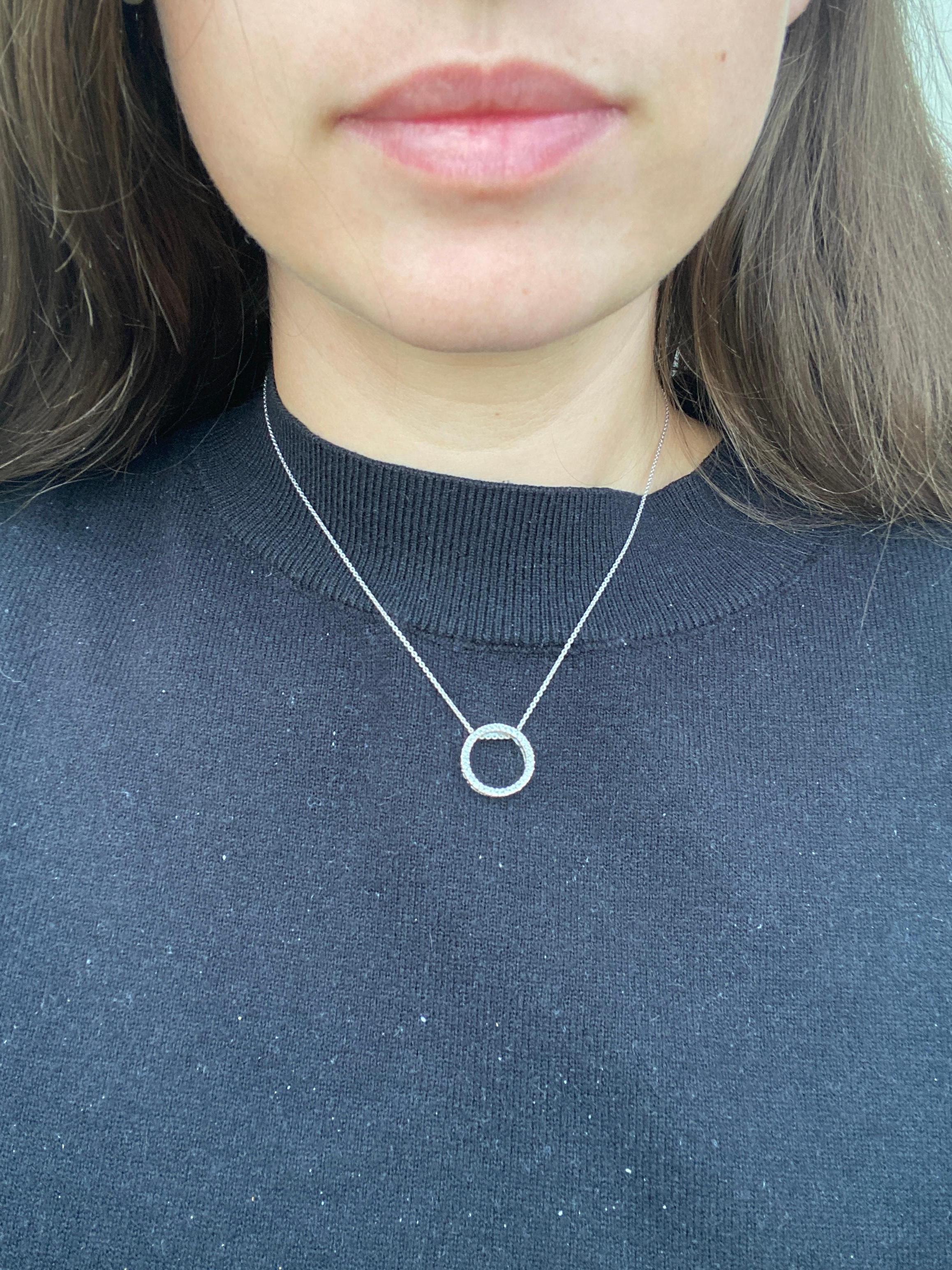 Collier pendentif cercle en or blanc 14k avec diamant de 0,50ctw, longueur 16 pouces Unisexe en vente