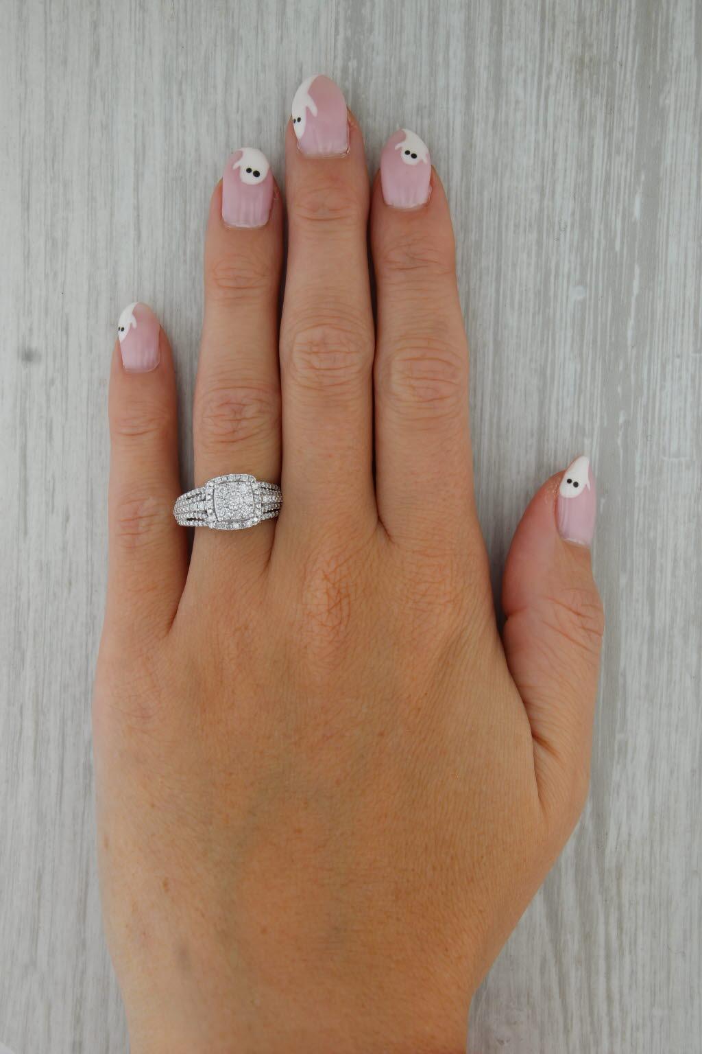 0.50ctw Diamond Cluster Halo Engagement Ring 10k White Gold Size 7.25 en vente 4