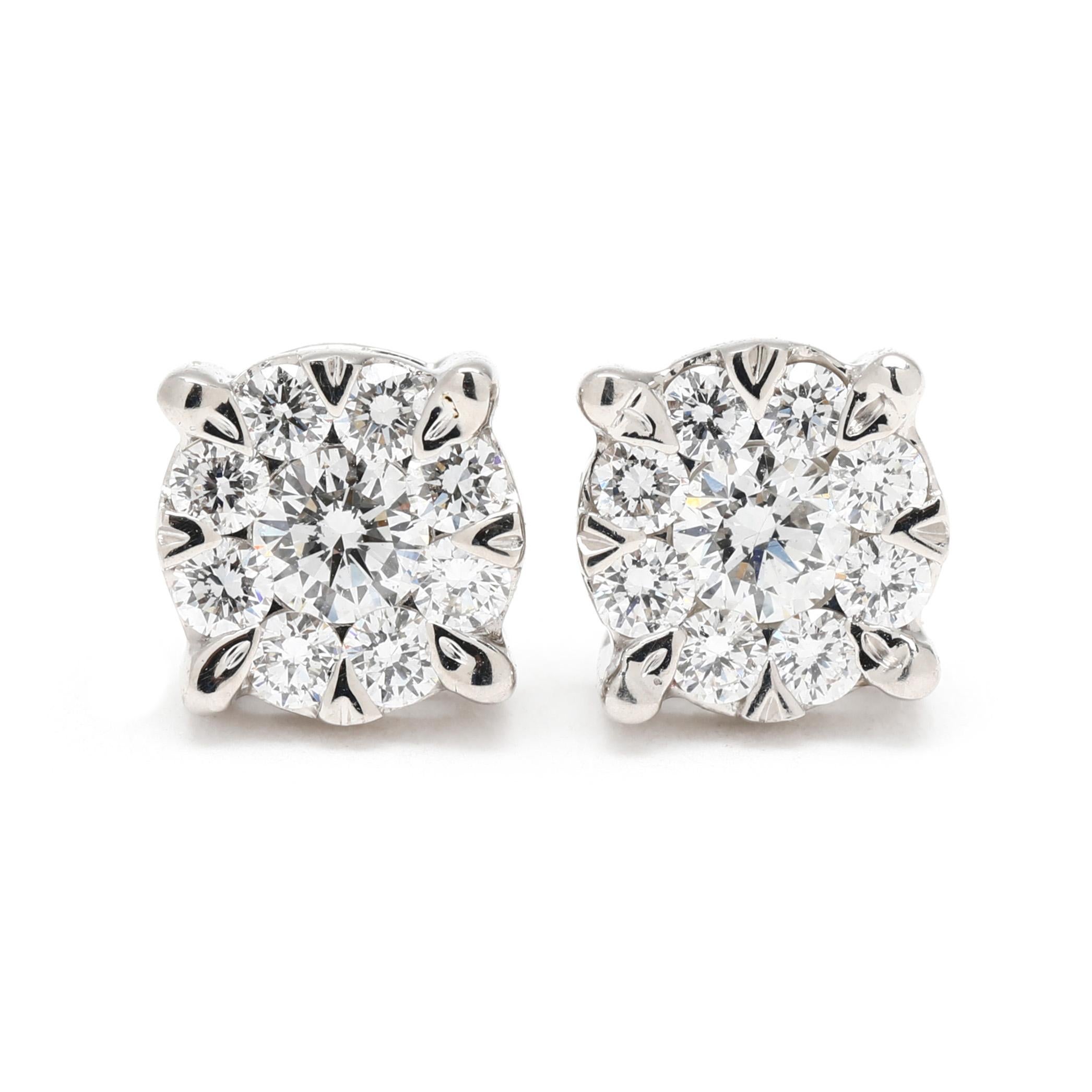 Boucles d'oreilles grappe de diamants de 0,50ctw, or blanc 14k, à porter tous les jours Bon état - En vente à McLeansville, NC