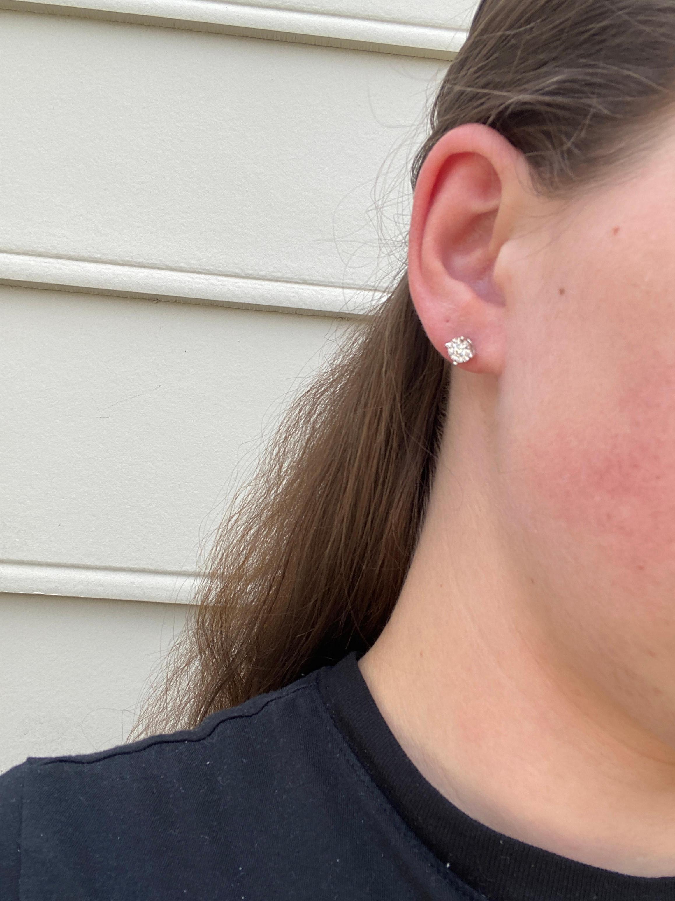 Boucles d'oreilles grappe de diamants de 0,50ctw, or blanc 14k, à porter tous les jours Unisexe en vente