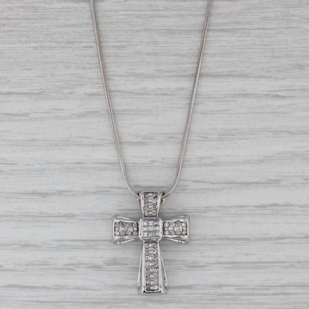 da uomo o donna Collana con ciondolo a croce con diamante da 0,50 ct. in oro bianco 14k e catena a serpente da 17